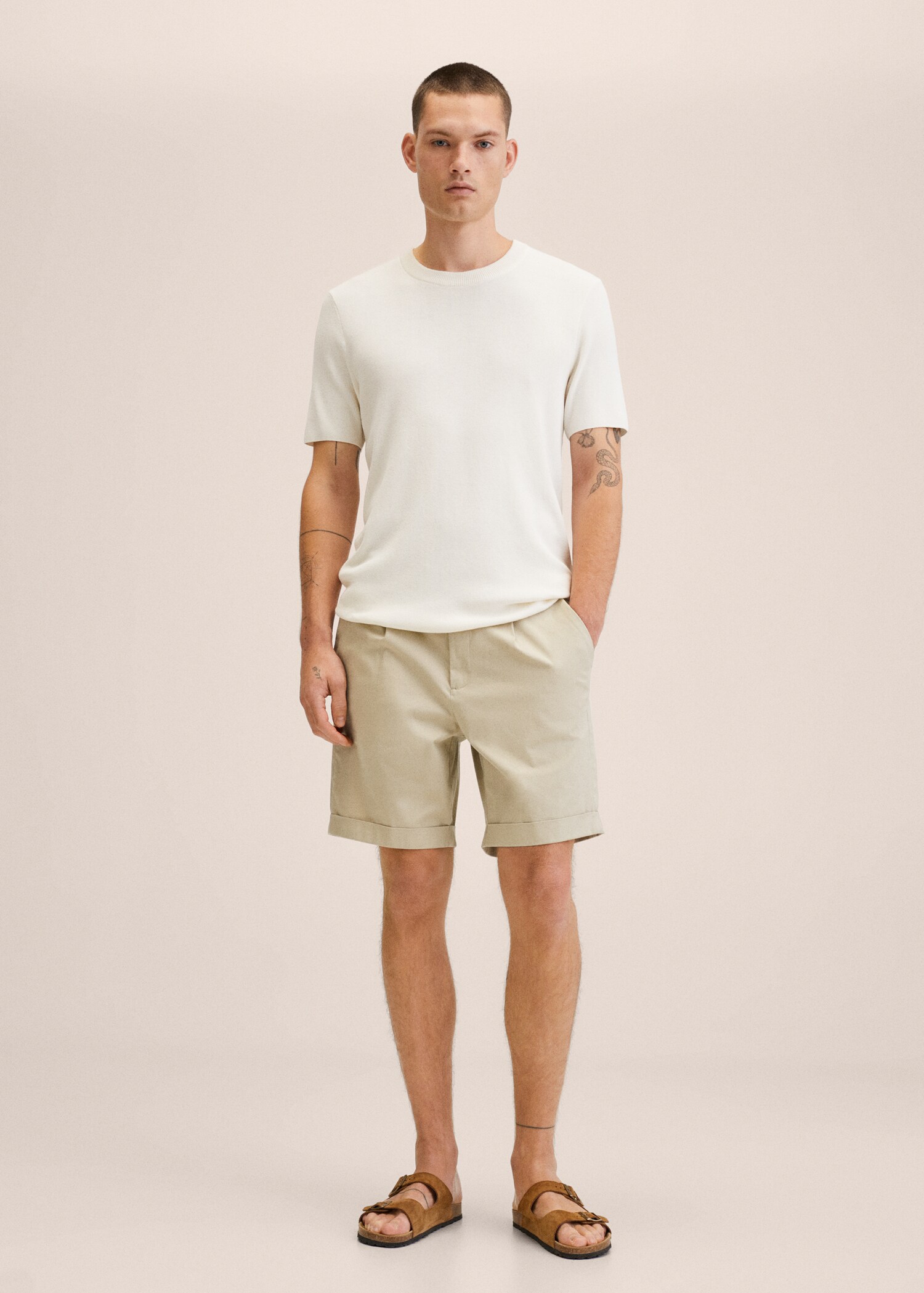 Cotton pleated Bermuda shorts - General plane