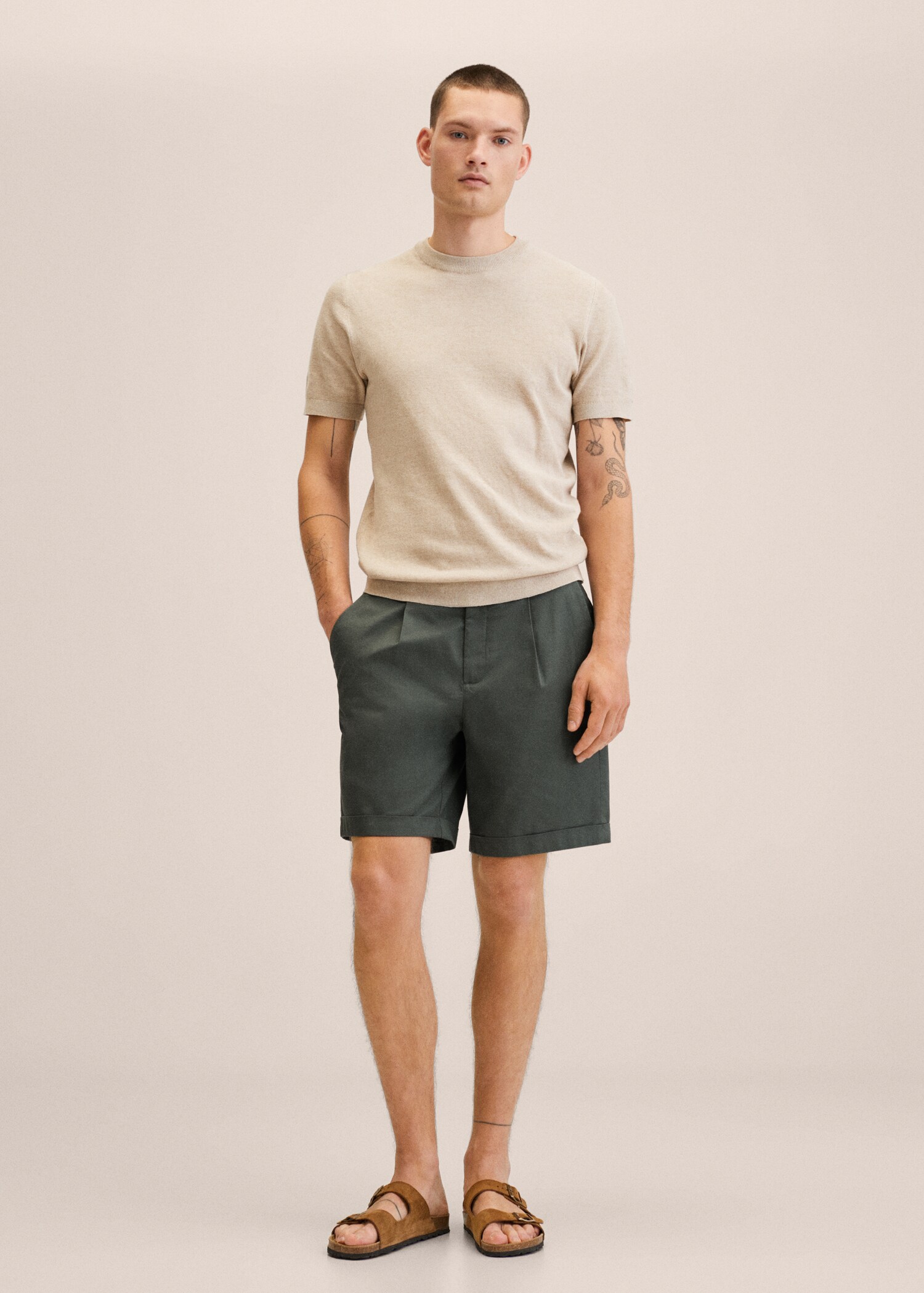 Cotton pleated Bermuda shorts - General plane