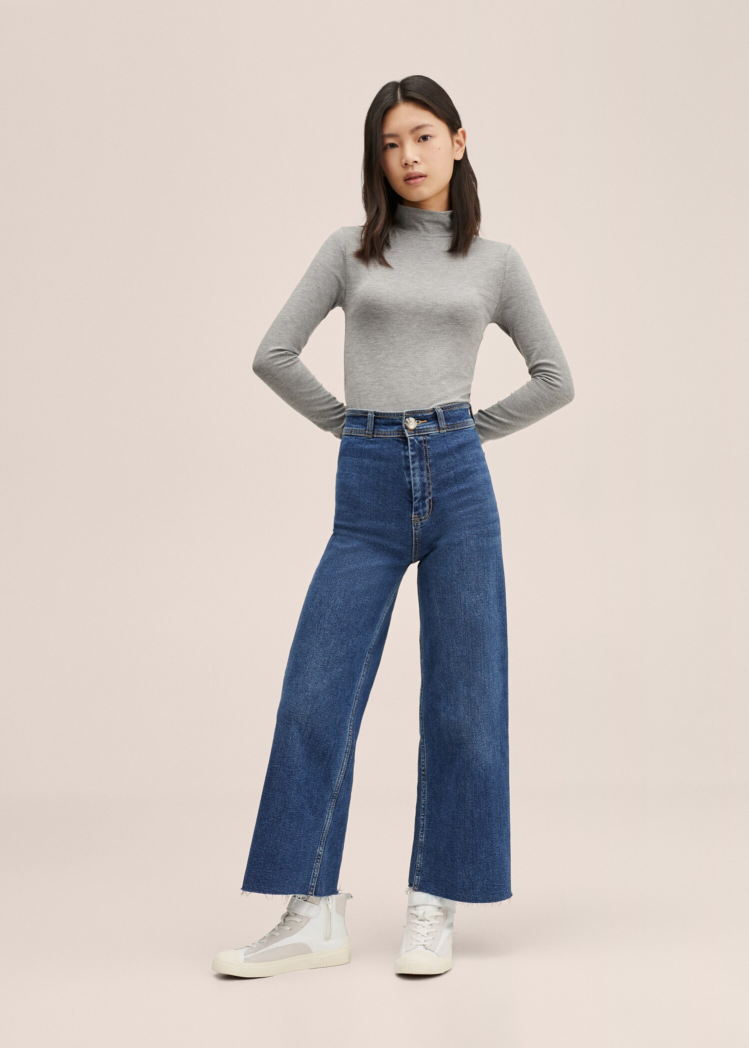 Stand collar T-shirt - General plane