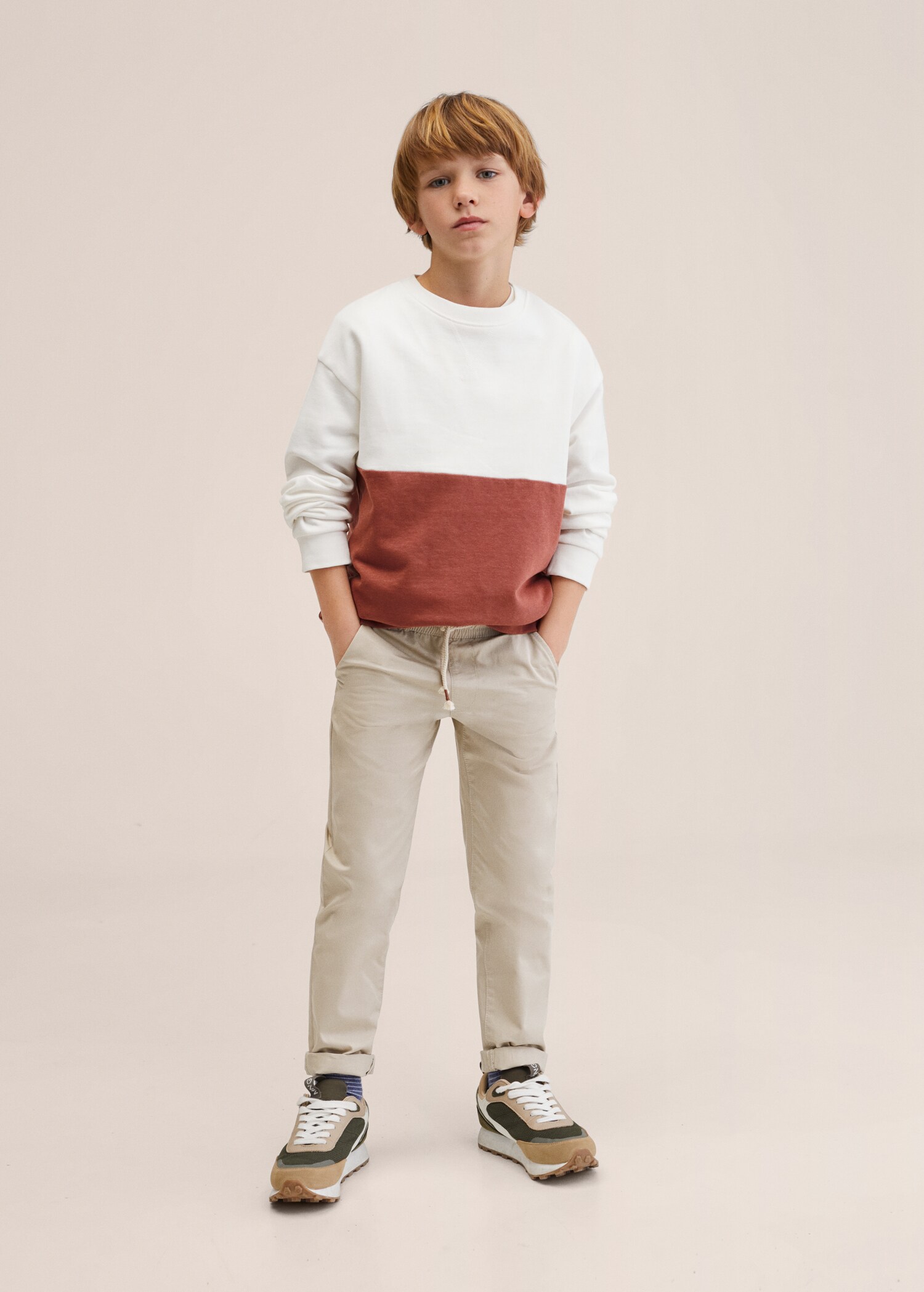 Sudadera bicolor - Plano general