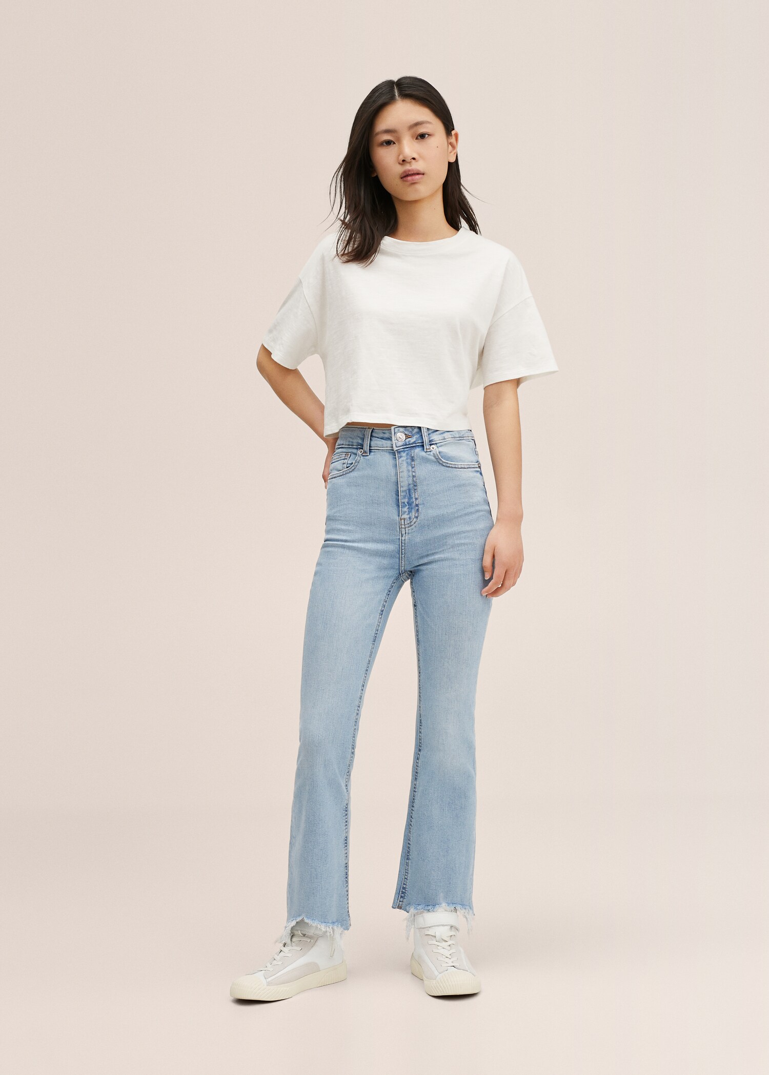 Bootcut jeans met gerafelde broekspijpen - Overzichtstekening