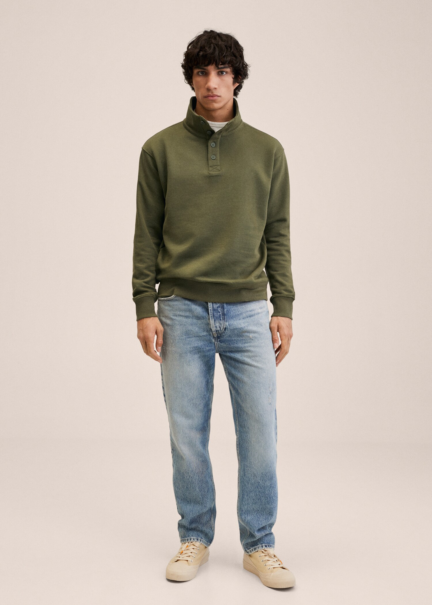 Buttoned collar sweater - General plane