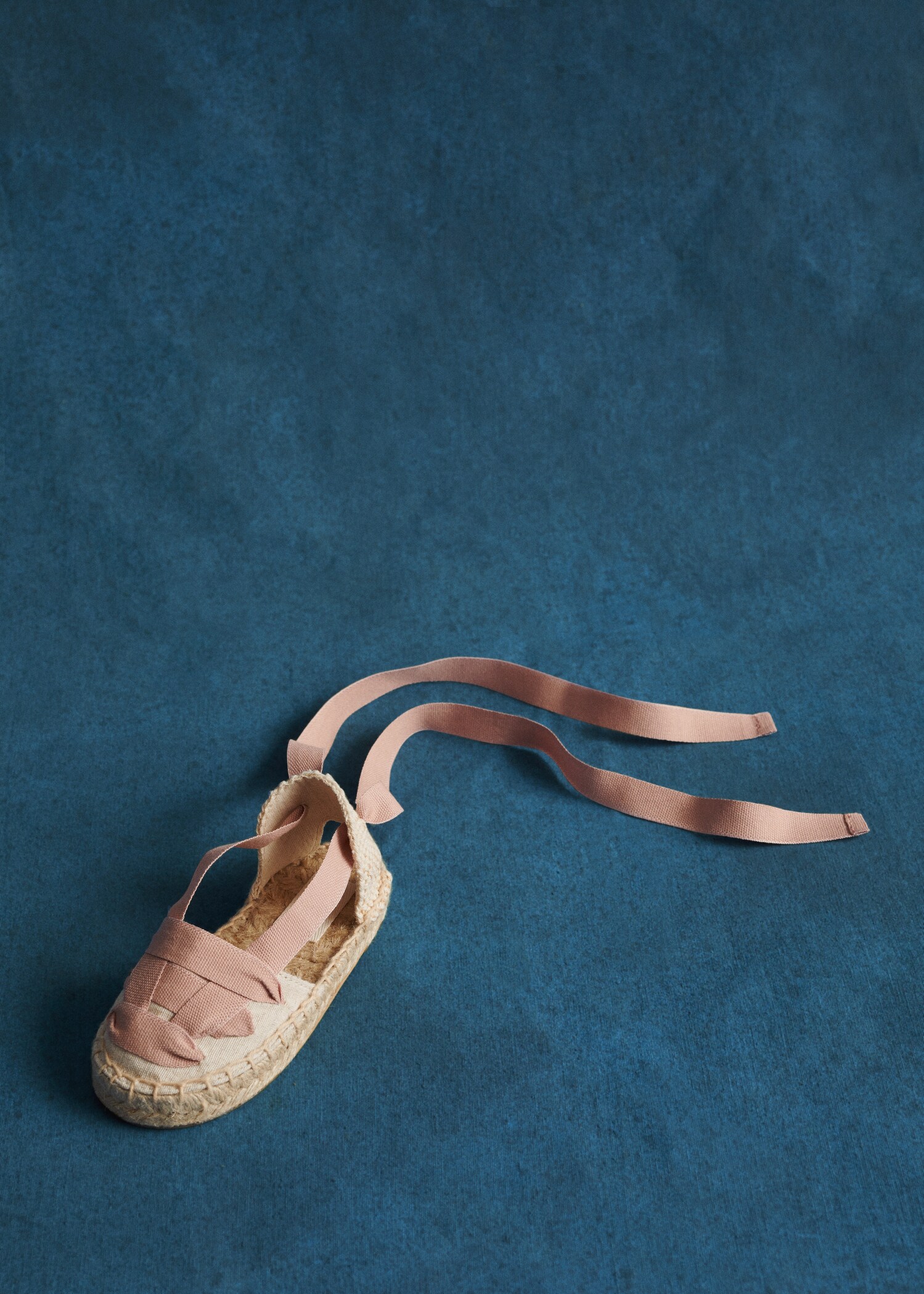Lace-up linen espadrilles - General plane
