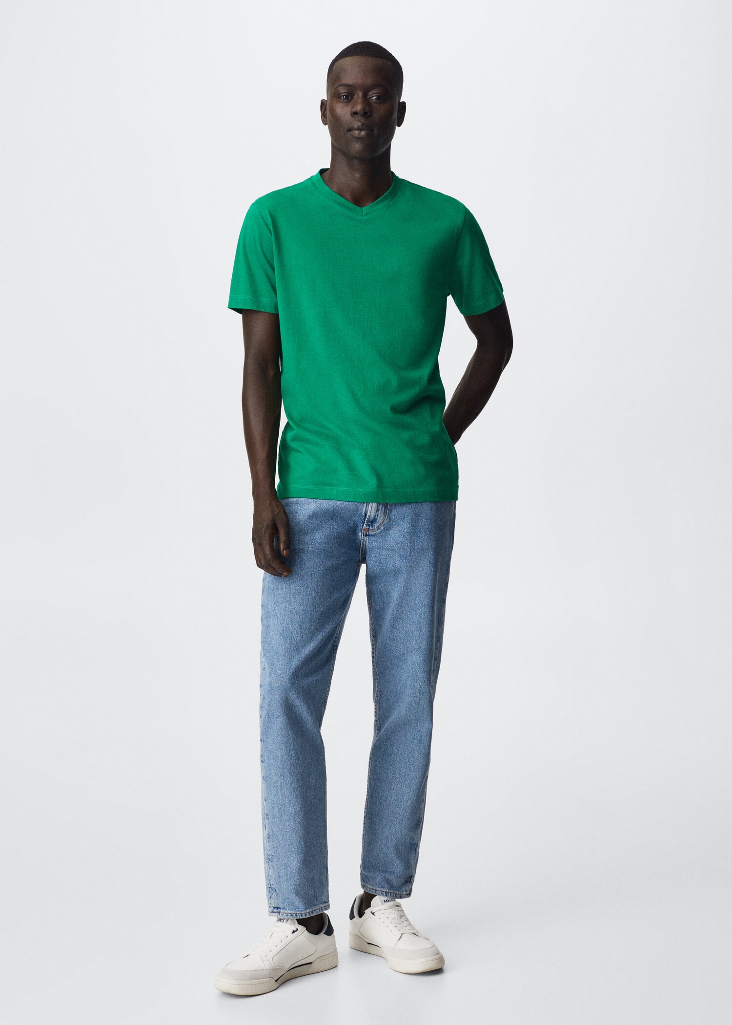 Sustainable cotton basic T-shirt - General plane