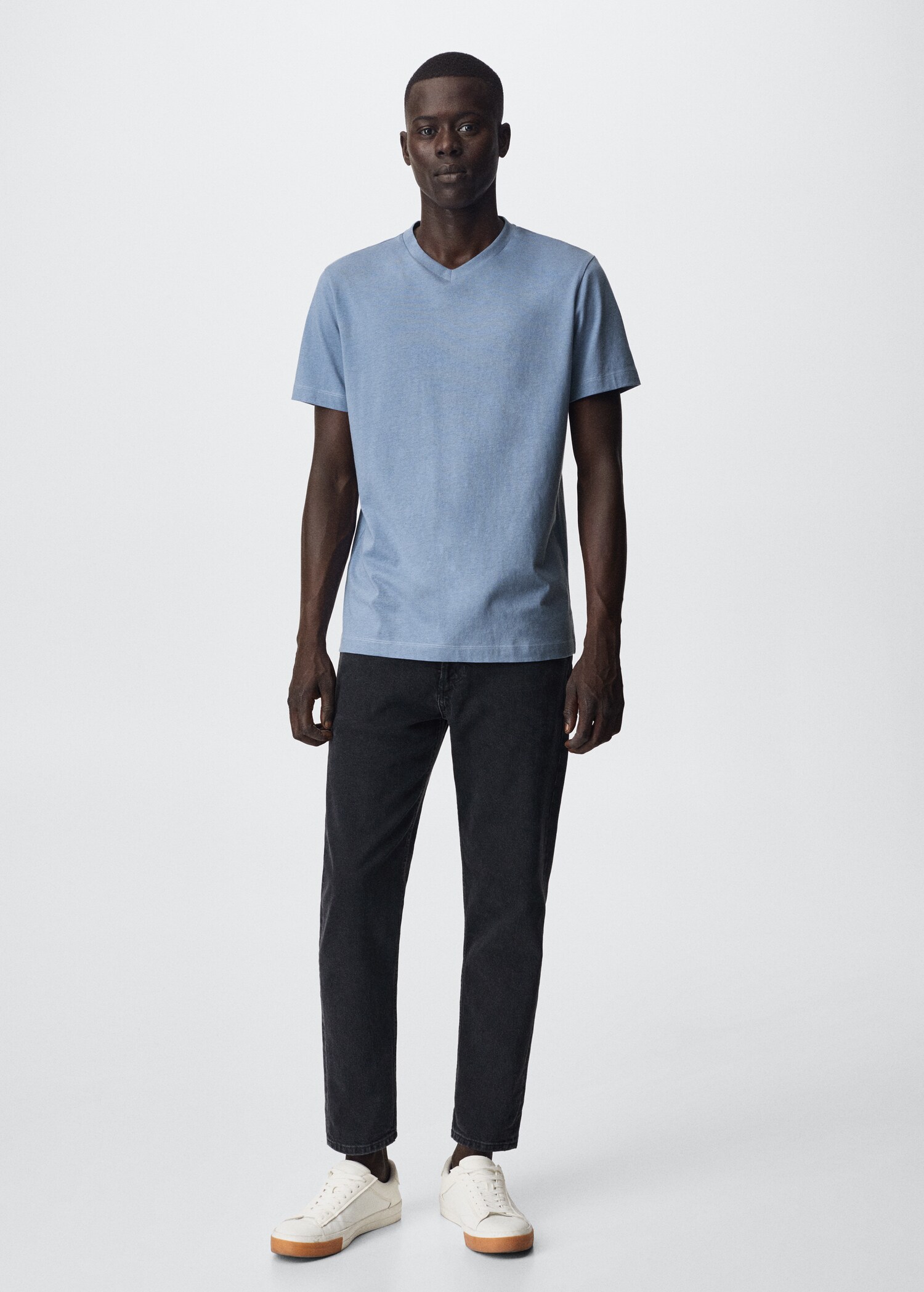 Sustainable cotton basic T-shirt - General plane