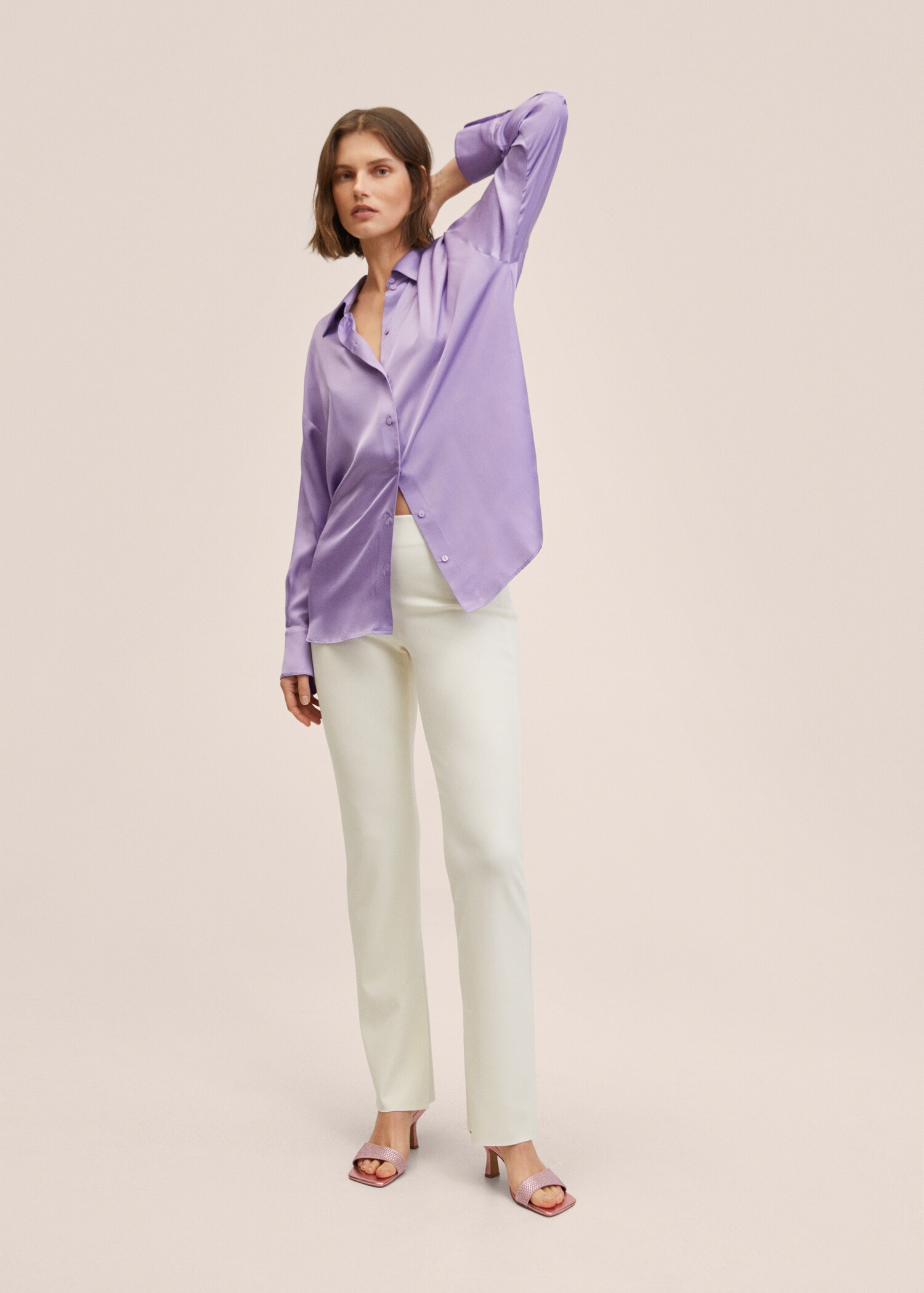 Camisa satinada oversize - Plano general