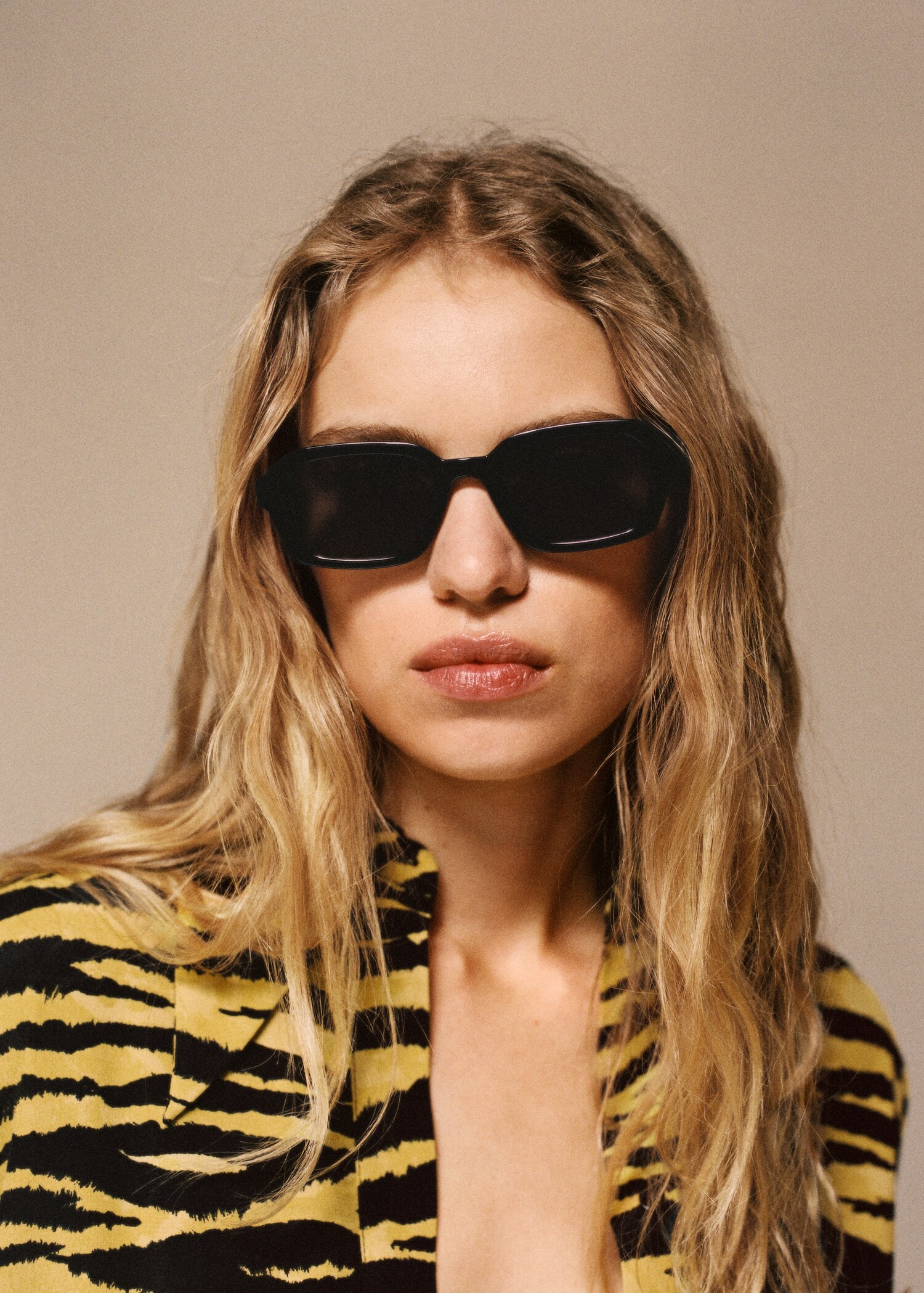 Gafas de sol montura de pasta - Plano general