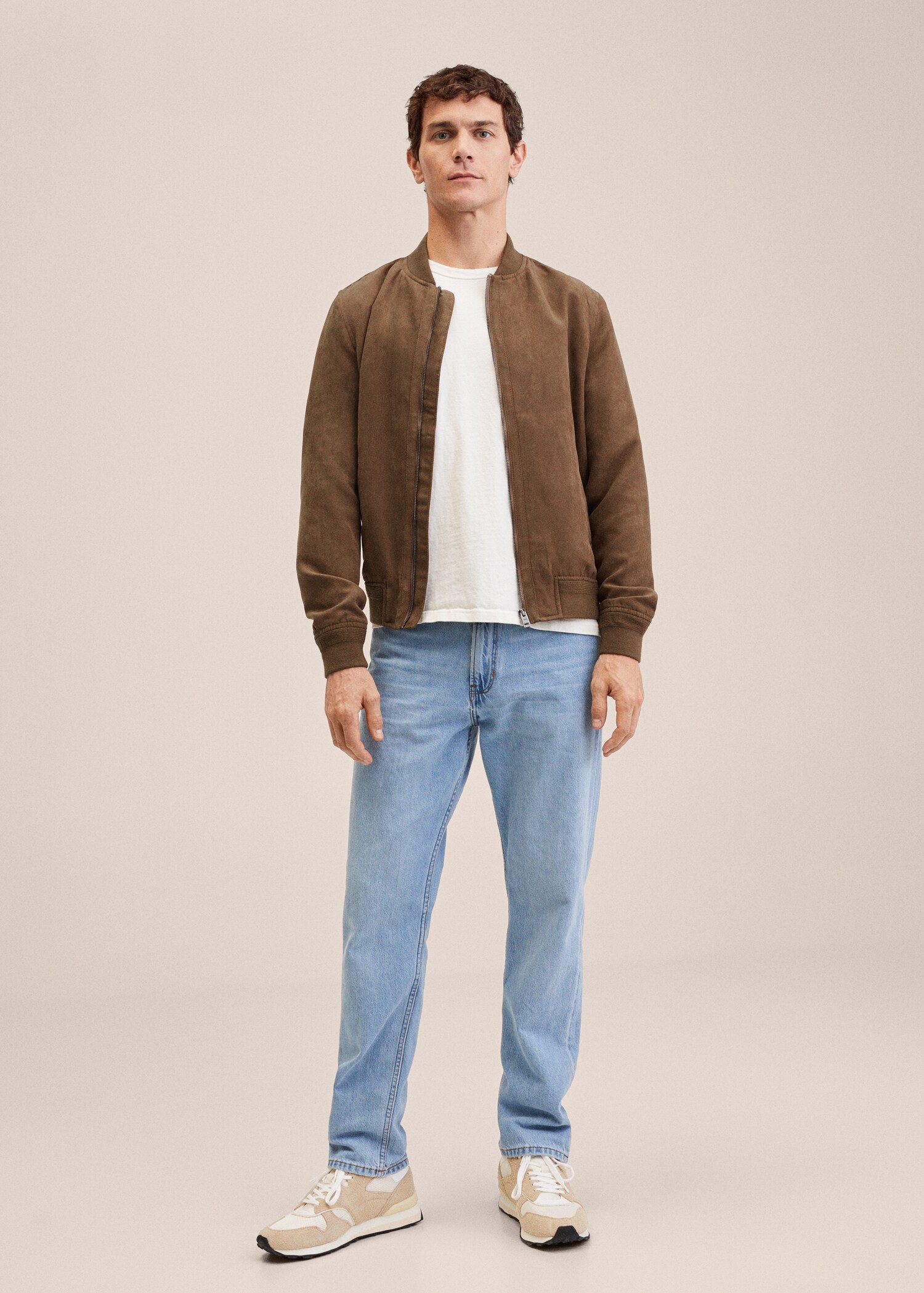 Cazadora bomber efecto ante - Plano general