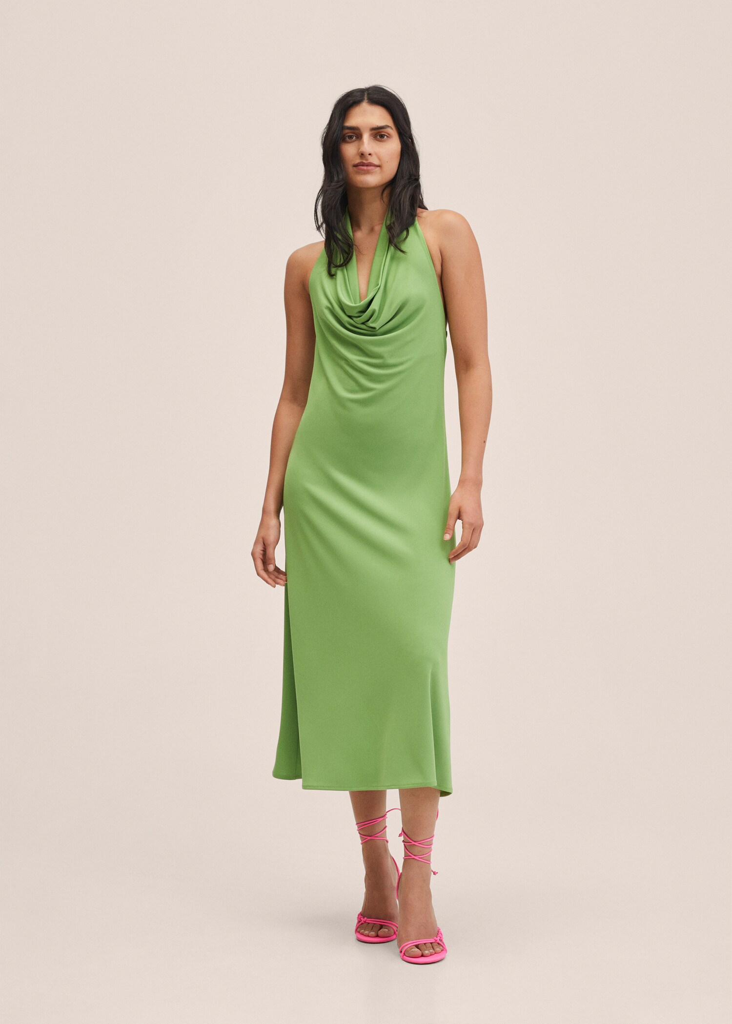 Vestido cuello halter - Plano general