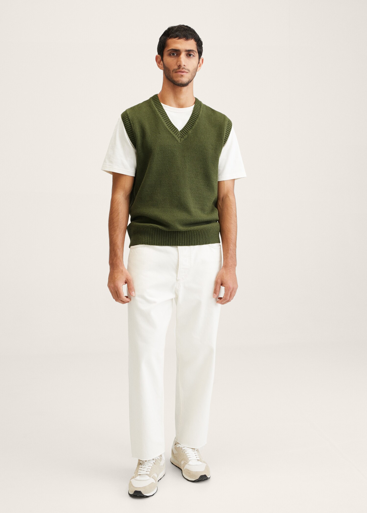 Structured knitted gilet - General plane