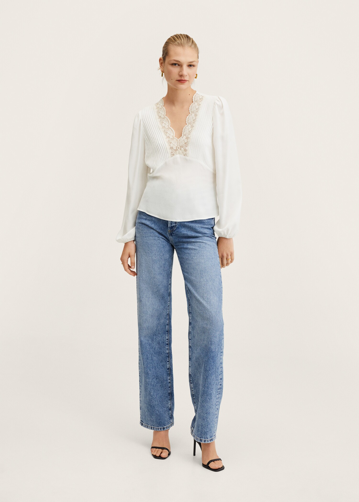 Embroidered details blouse - General plane