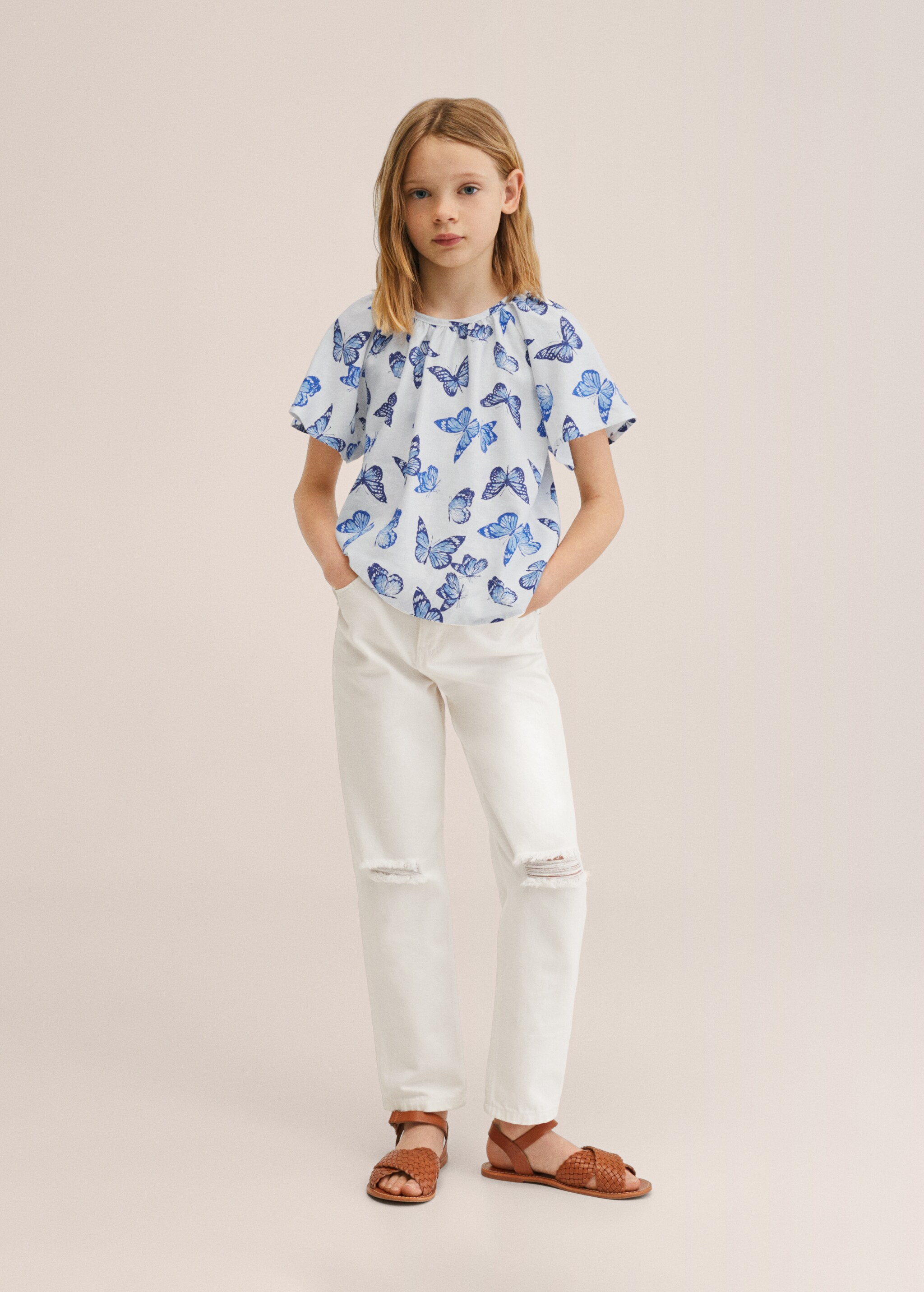 Linen blouse with butterflies - General plane
