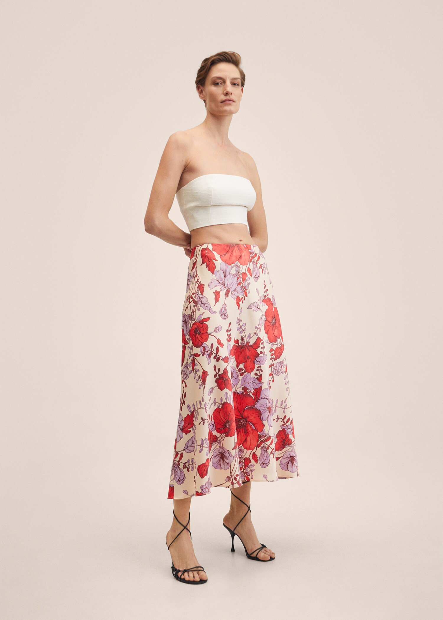 Falda fluida estampada - Plano general