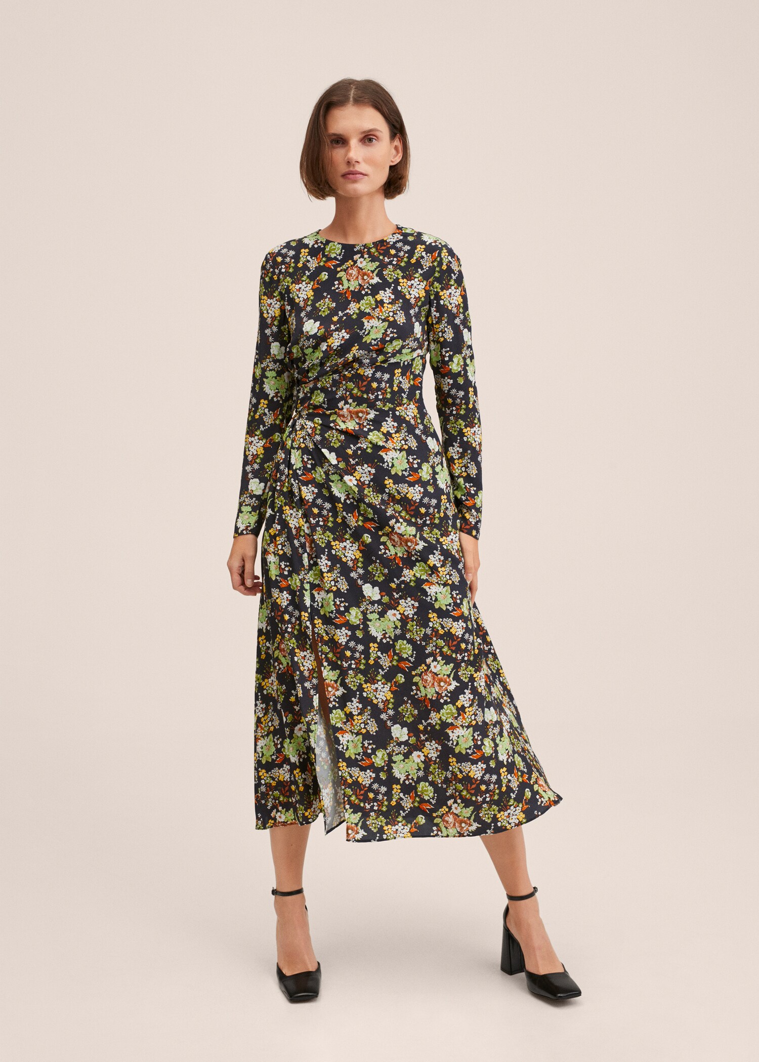 Robe froncée dos ouvert - Plan général