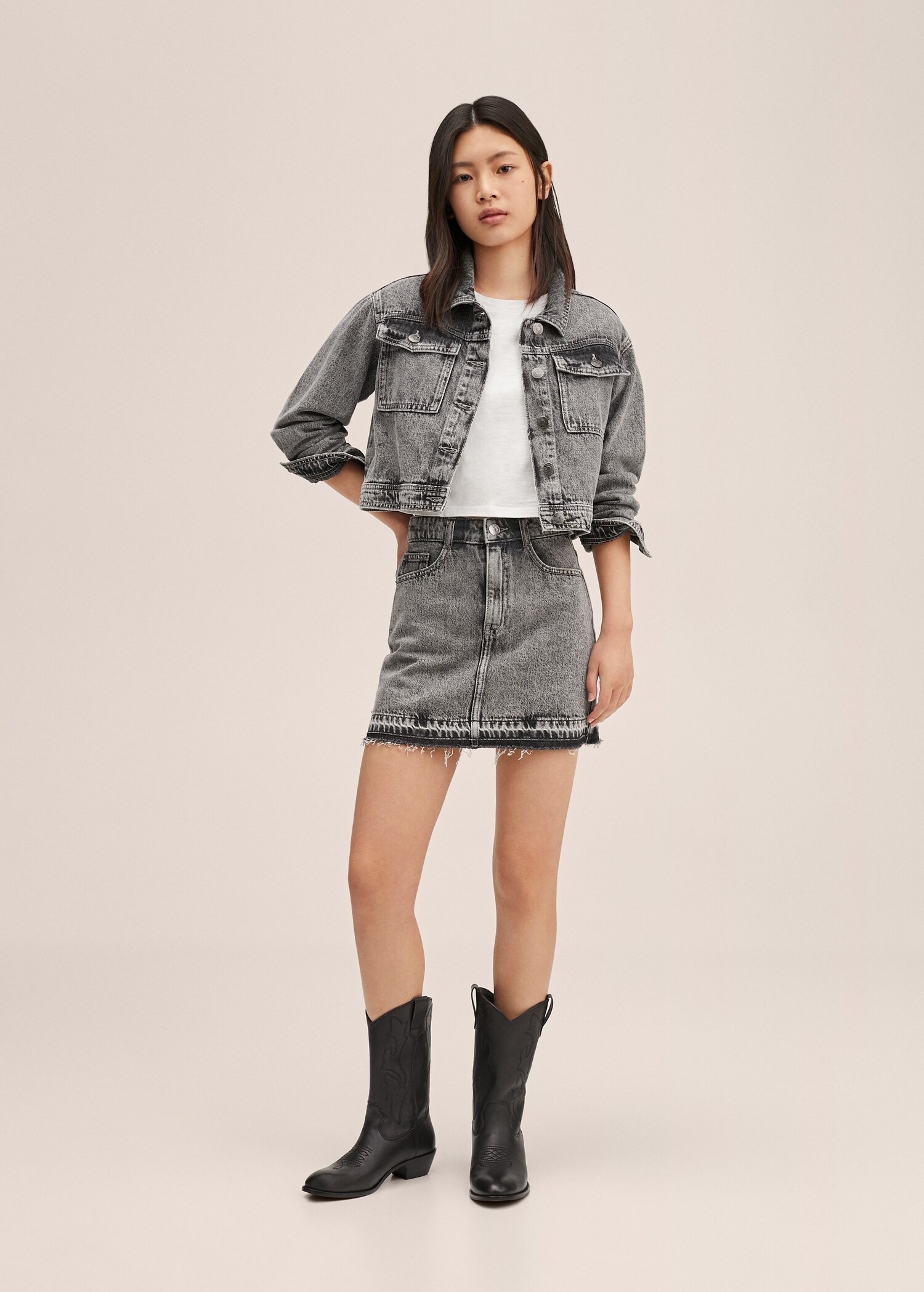 Cazadora crop denim - Plano general