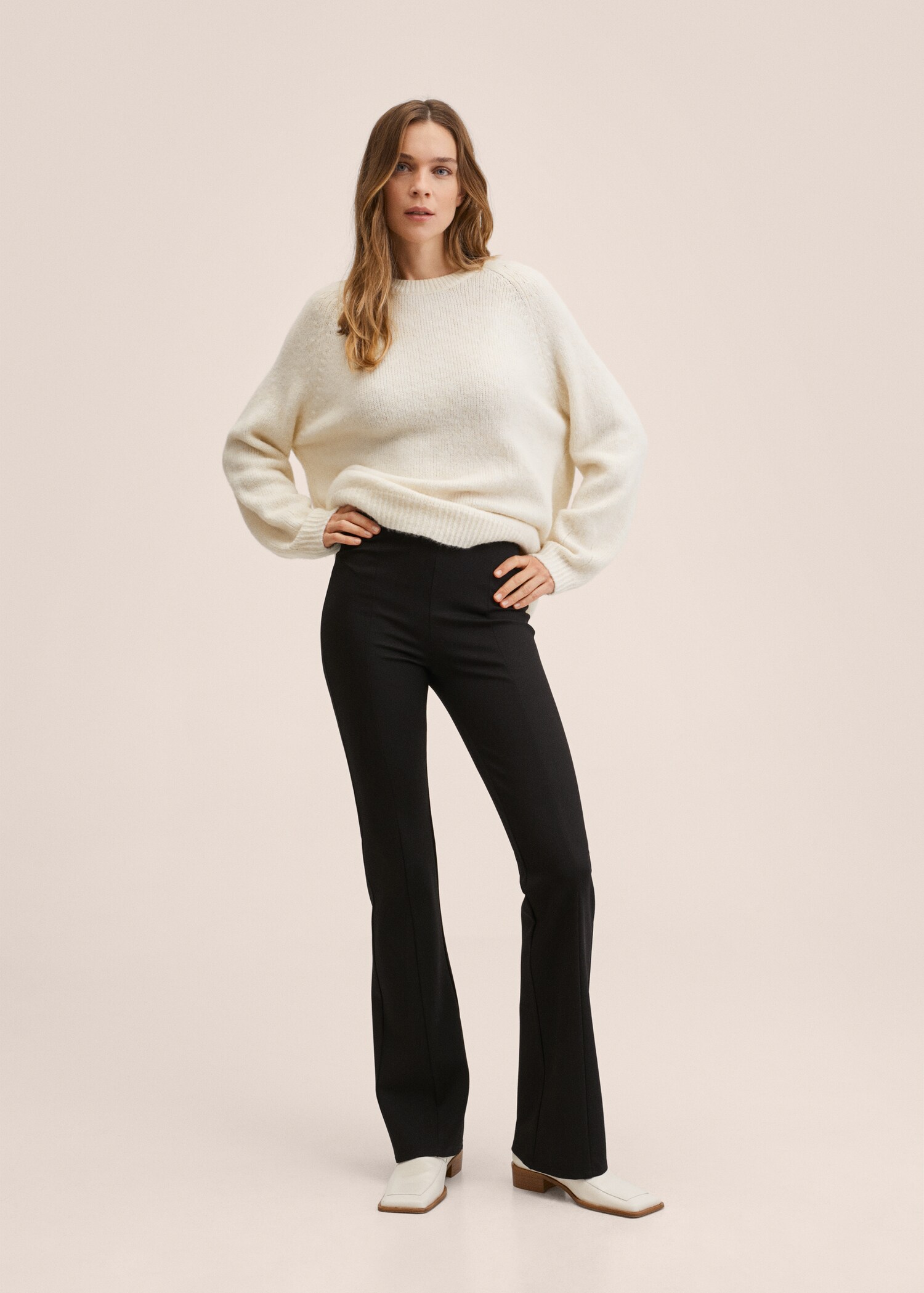 Ausgestellte Strickleggings  - Allgemeine Ansicht