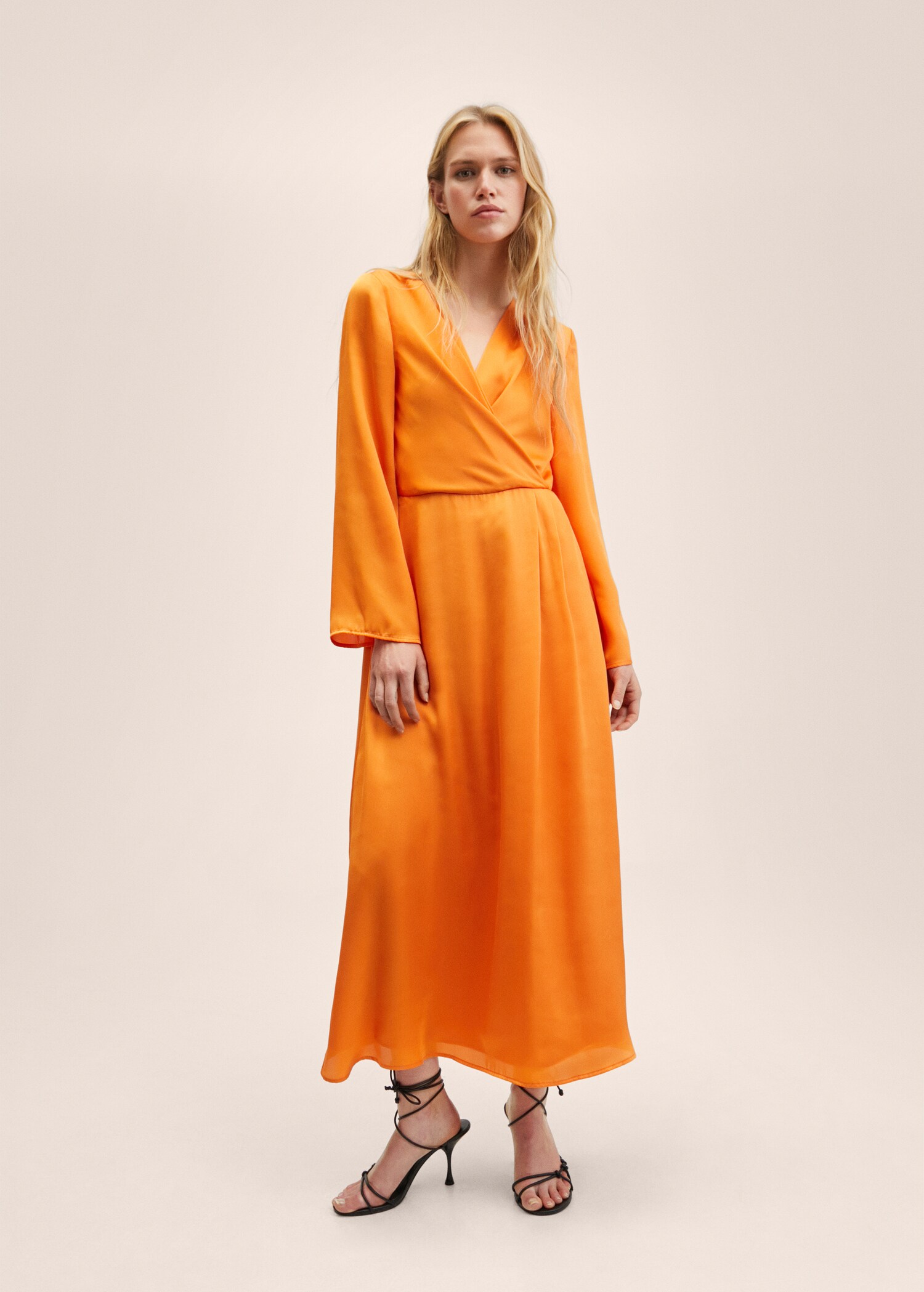 Robe cache-cœur satinée - Plan général
