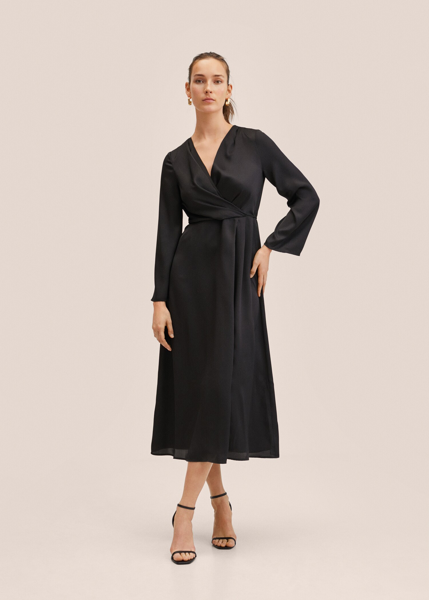 Robe cache-cœur satinée - Plan général