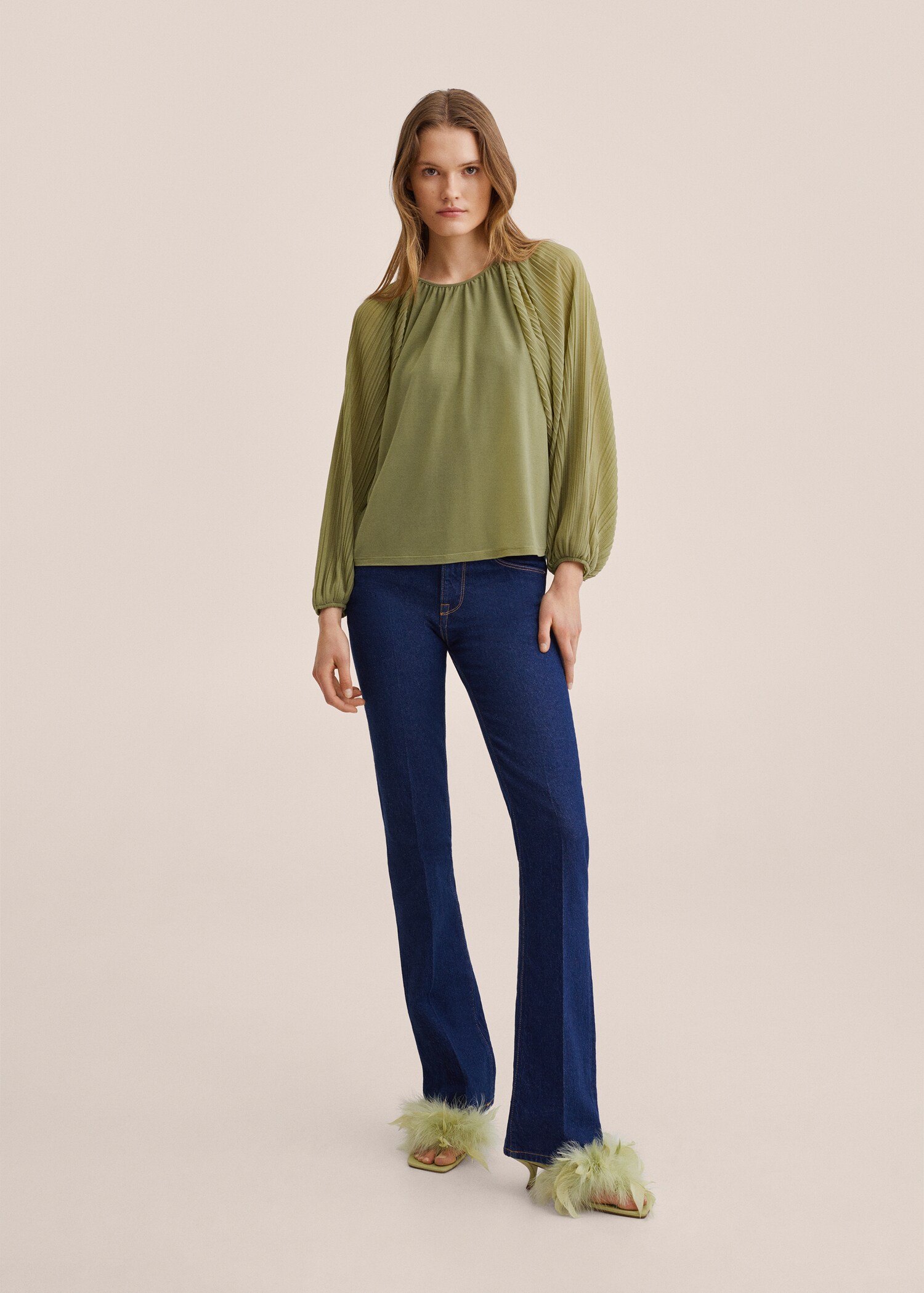 Blusa plisada - Plano general