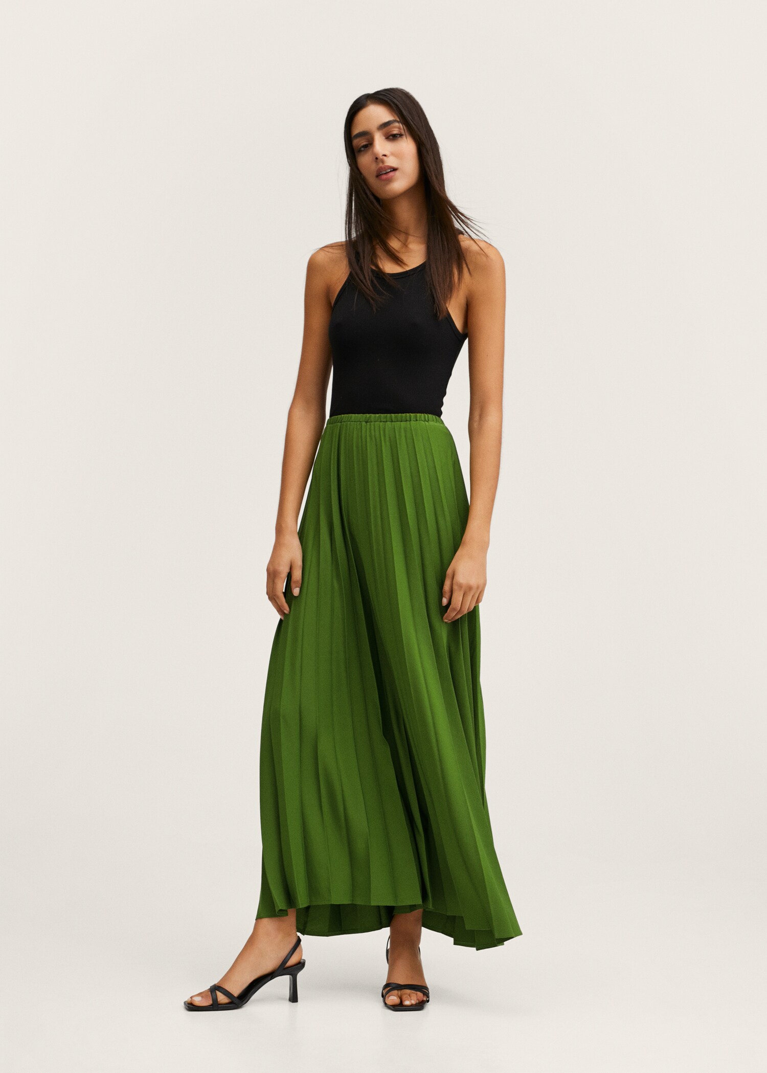 Pleated long skirt - General plane