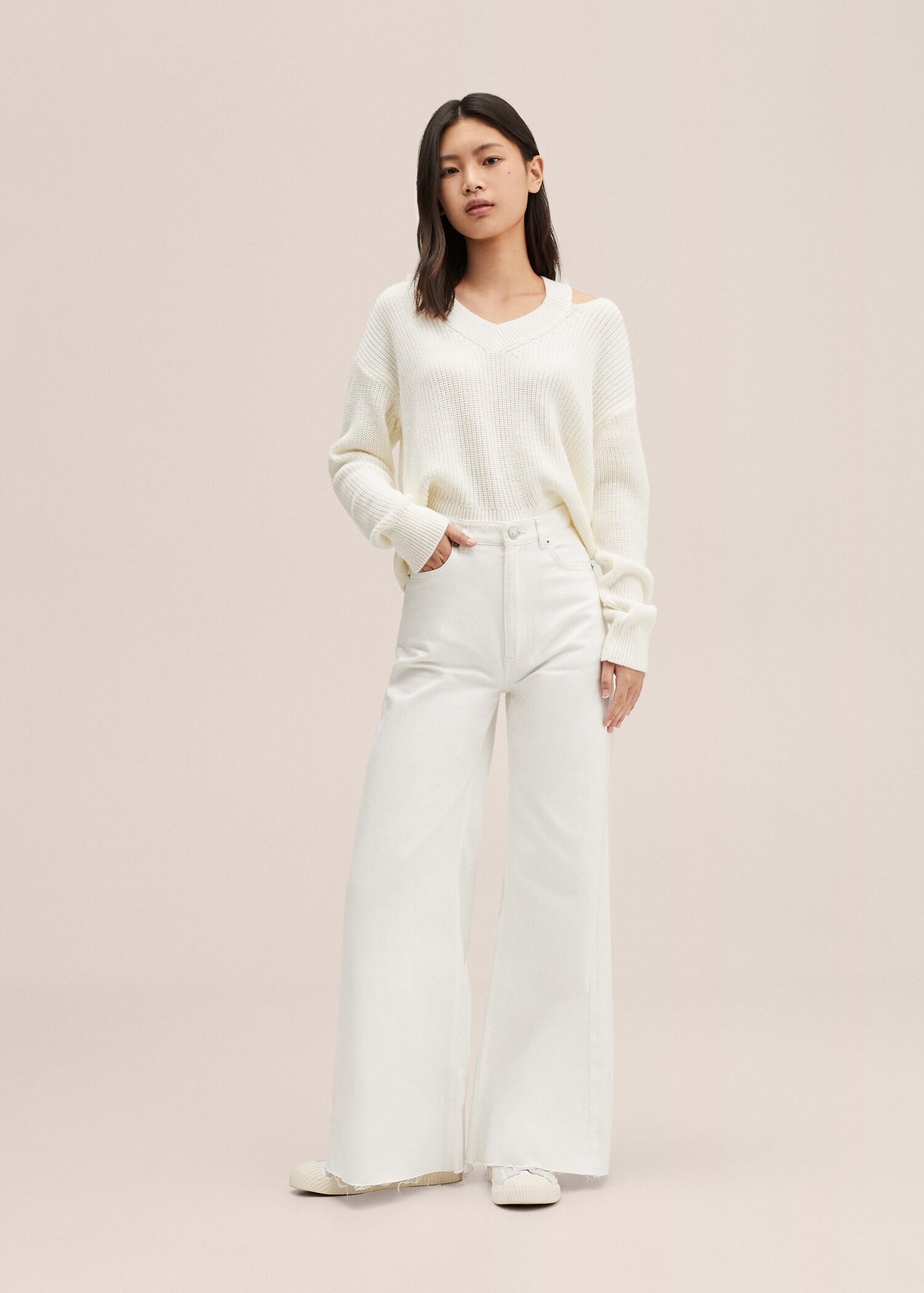 Cut-out knitted sweater - General plane