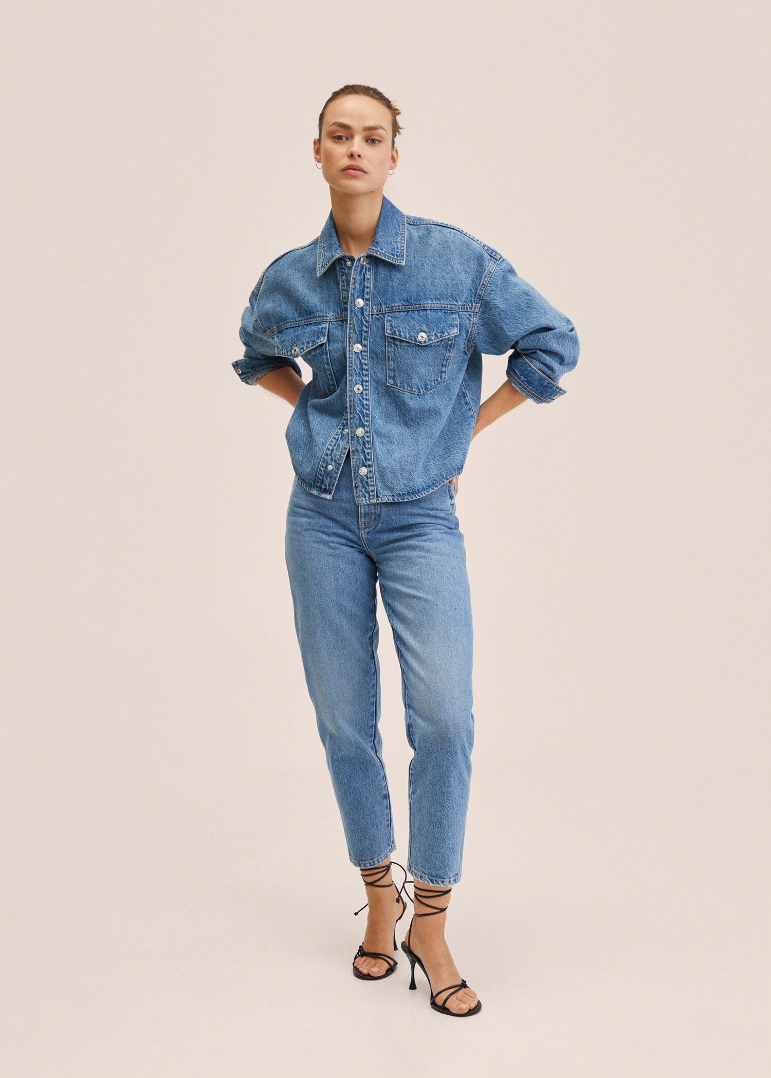 Camisa vaquera oversize - Plano general