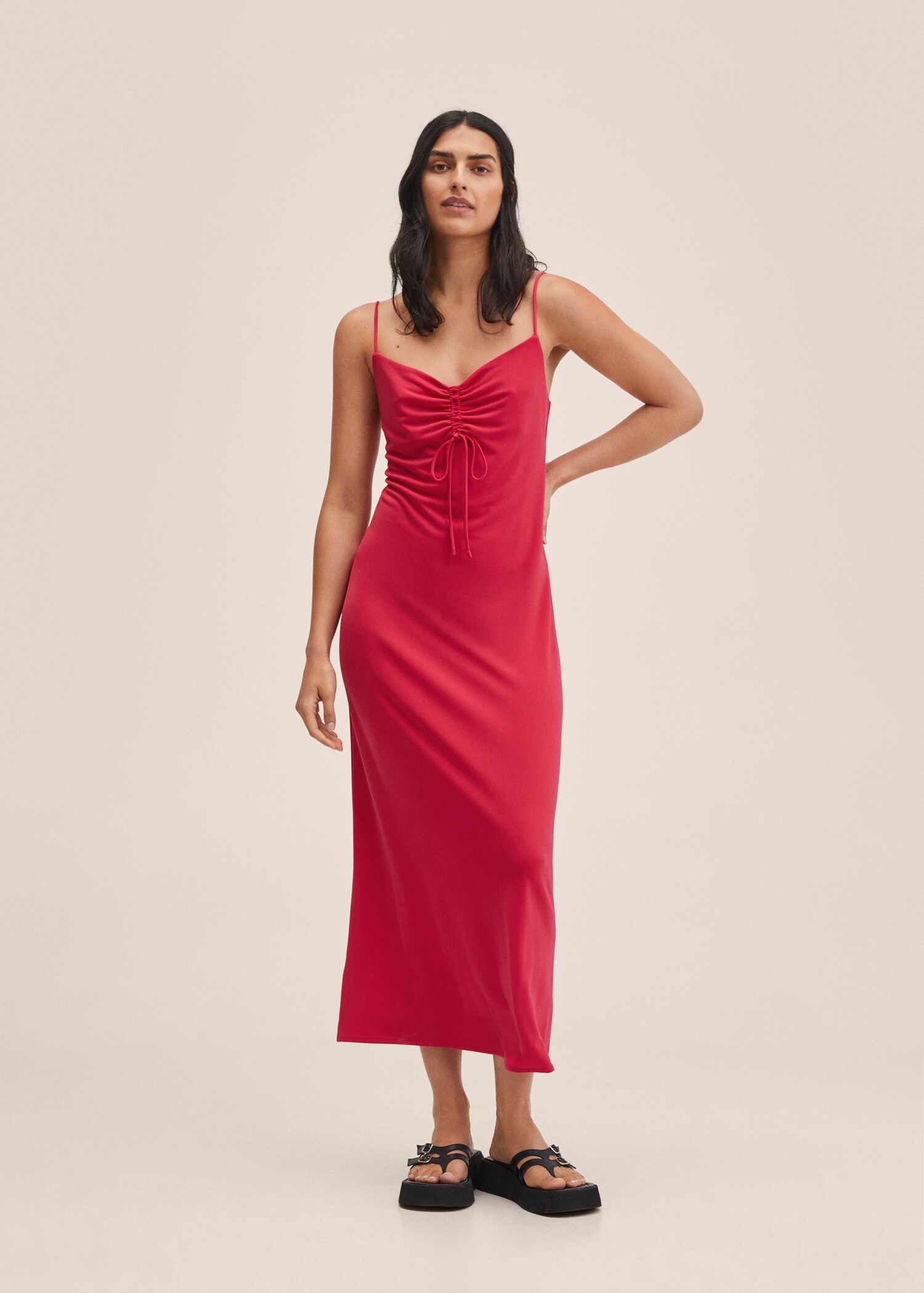Vestido escote fruncido - Plano general
