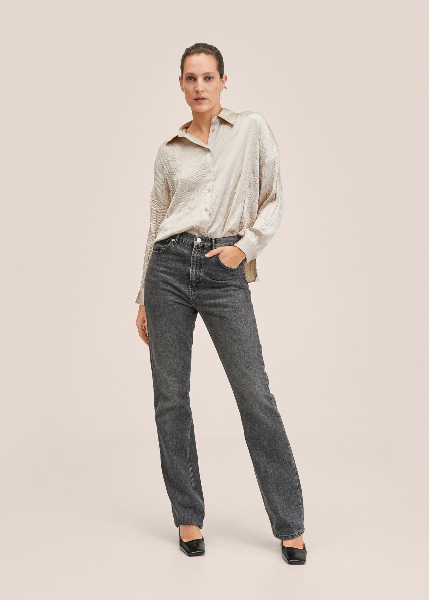 Camisa satinada oversize - Plano general