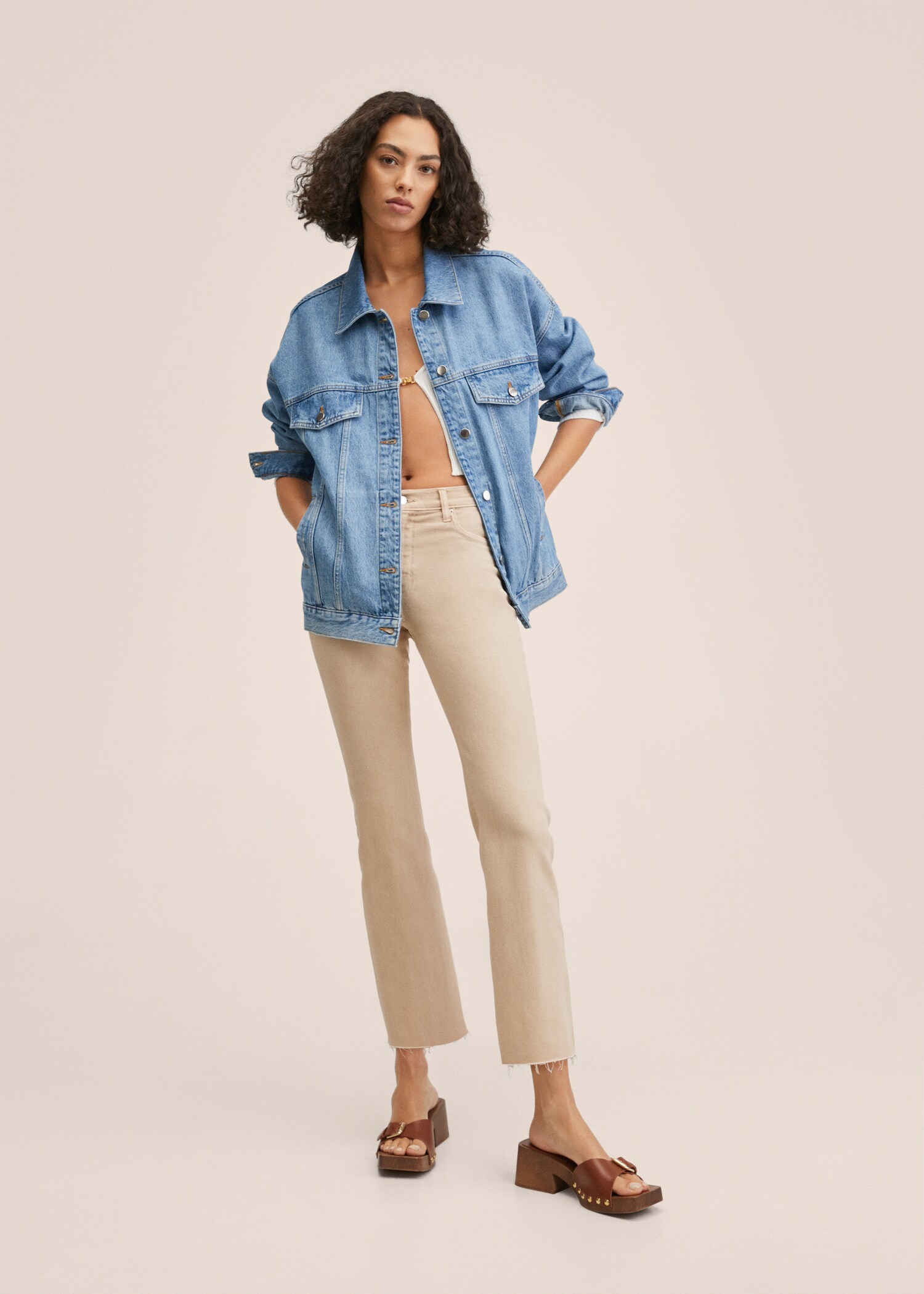 Vaqueros bootcut tiro alto - Plano general