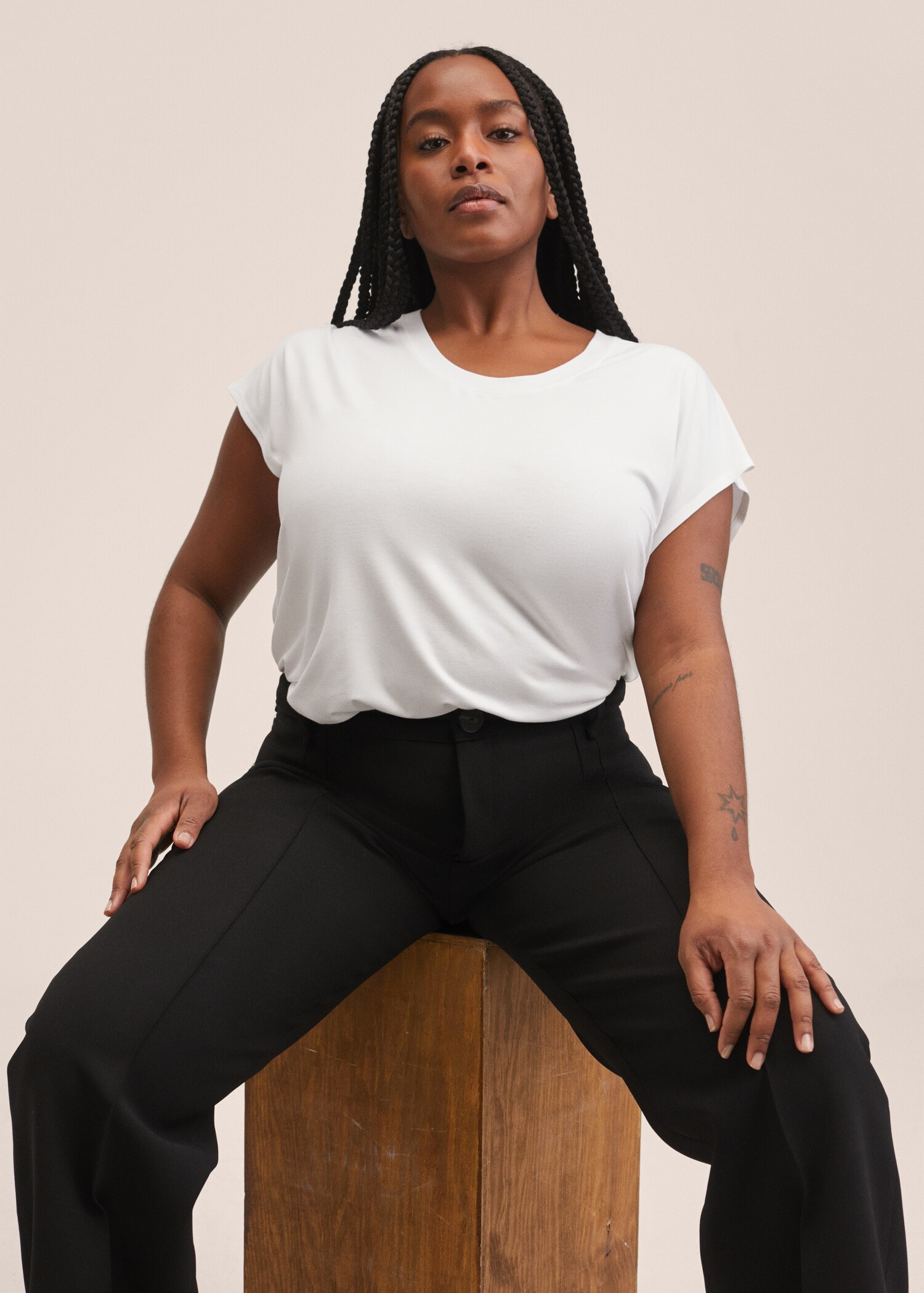 Rounded neck t-shirt - Details of the article 4