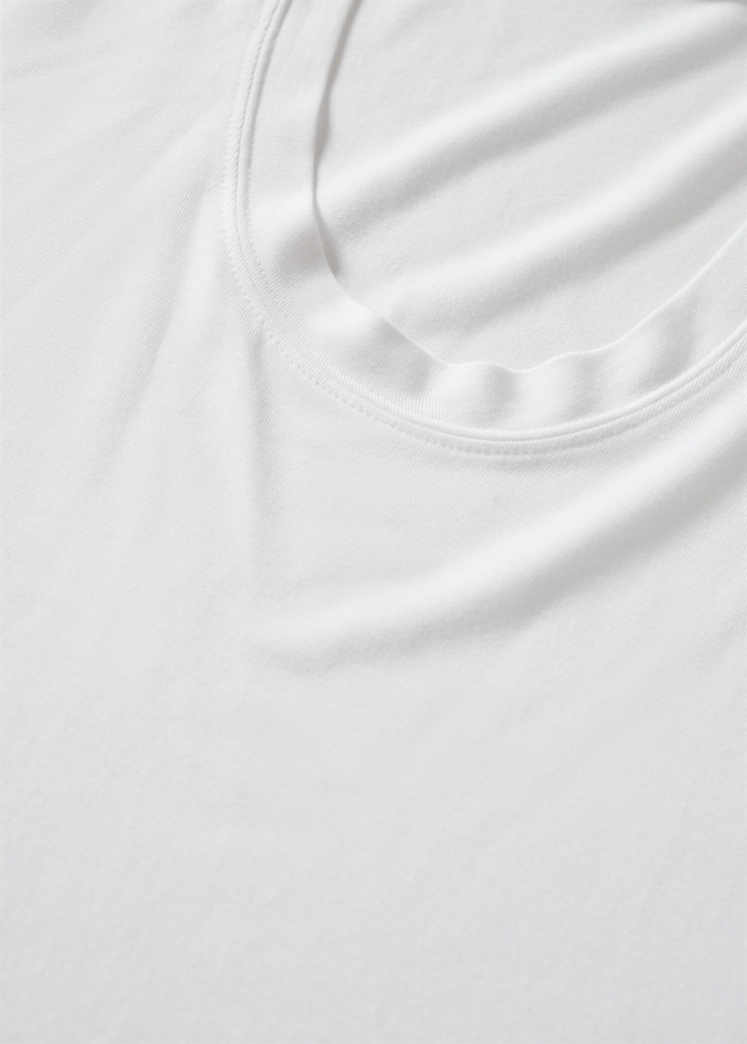 Rounded neck t-shirt - Details of the article 8