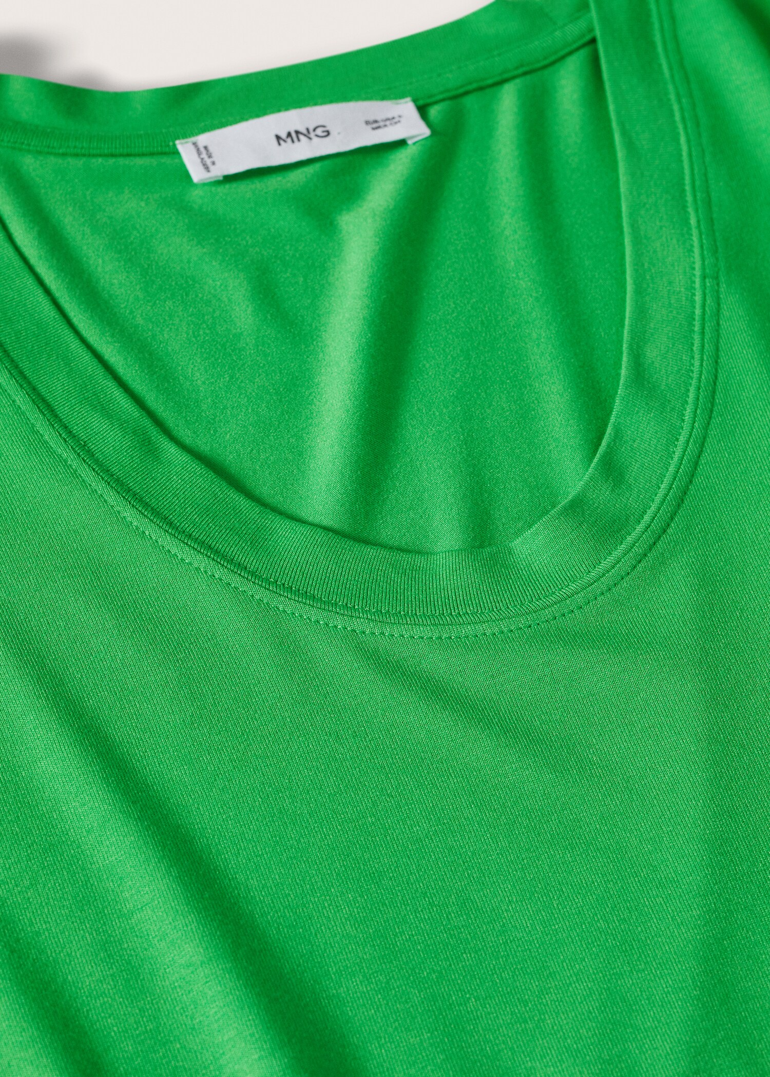 Rounded neck t-shirt - Details of the article 8