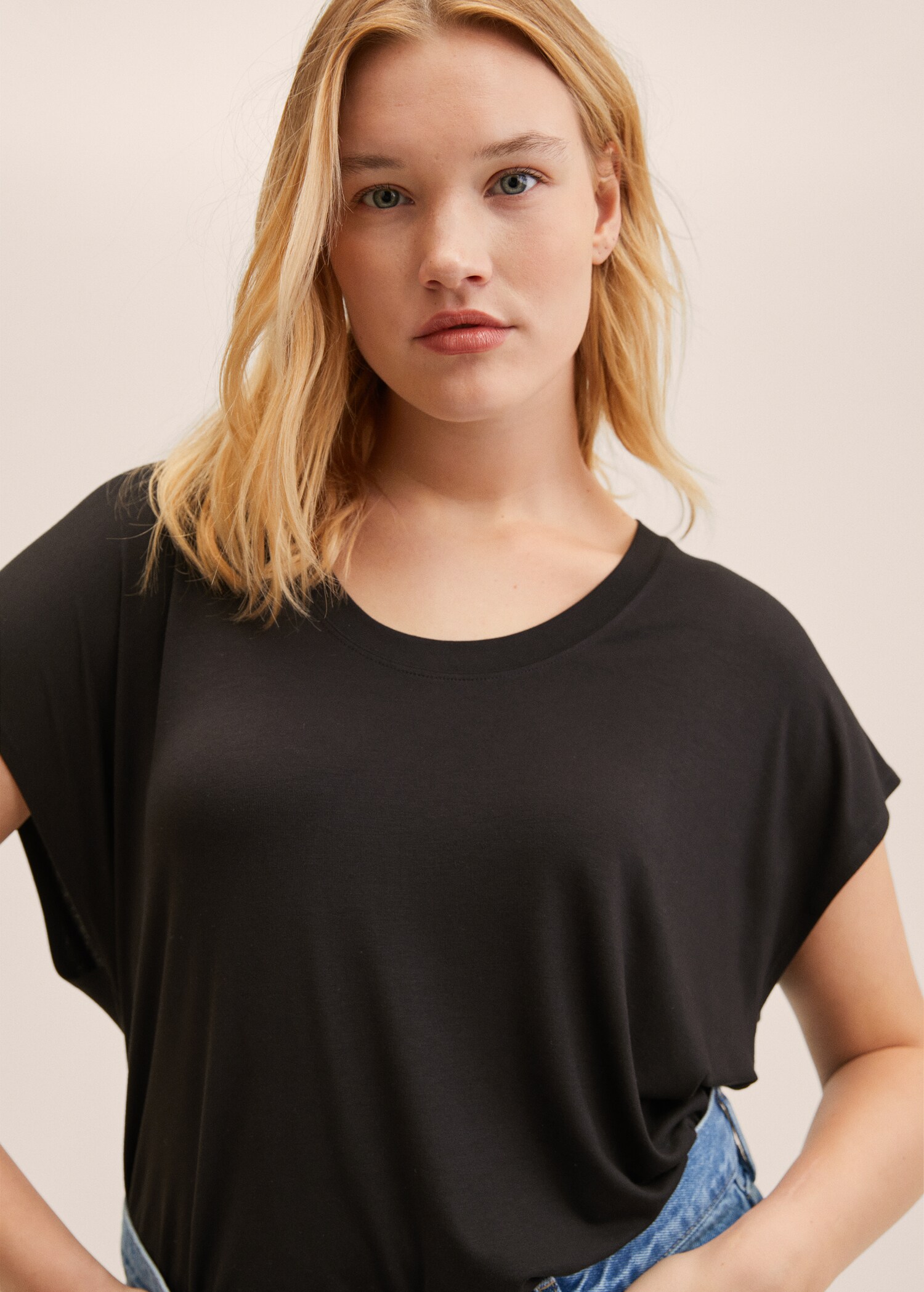 T-Shirt mit Rundhalsausschnitt - Detail des Artikels 4