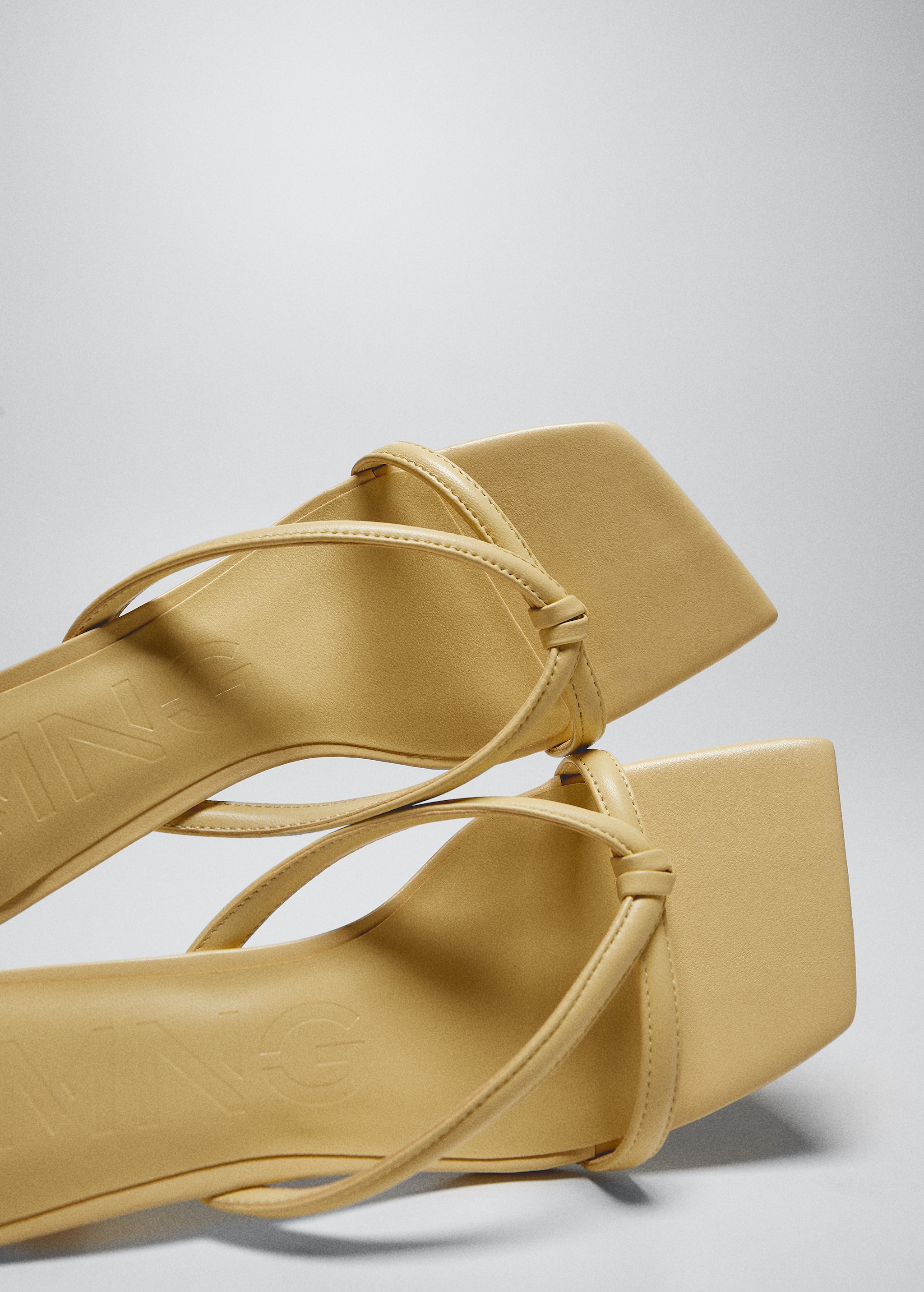 Structured leather sandals - Details of the article 3