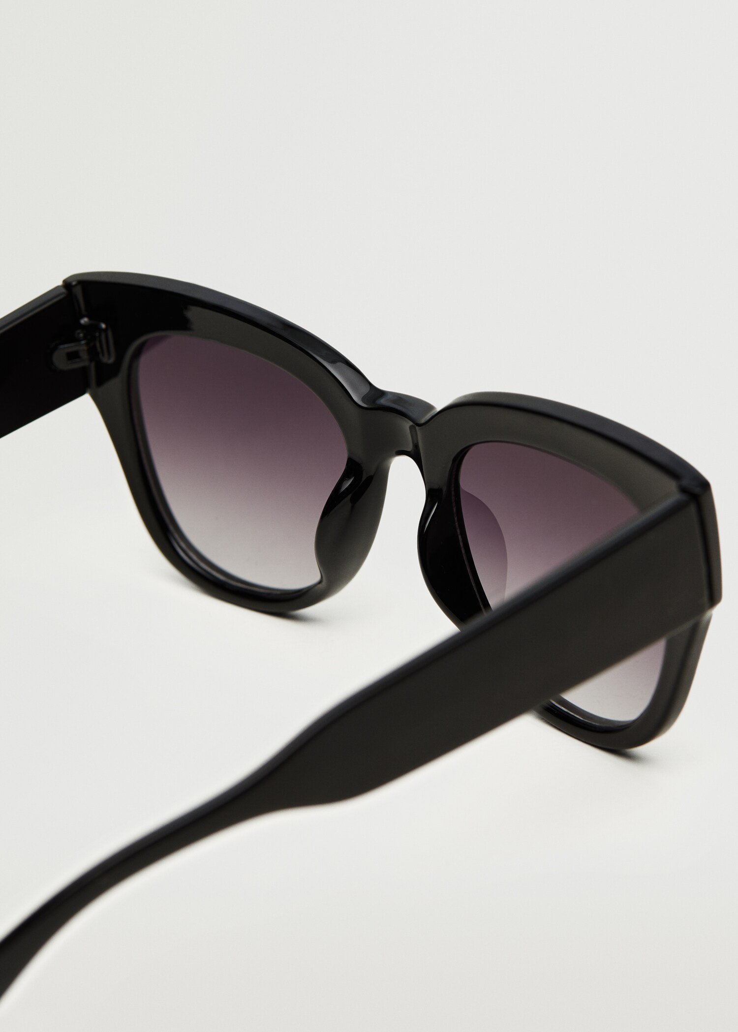 Sonnenbrille im Retro-Stil - Detail des Artikels 2