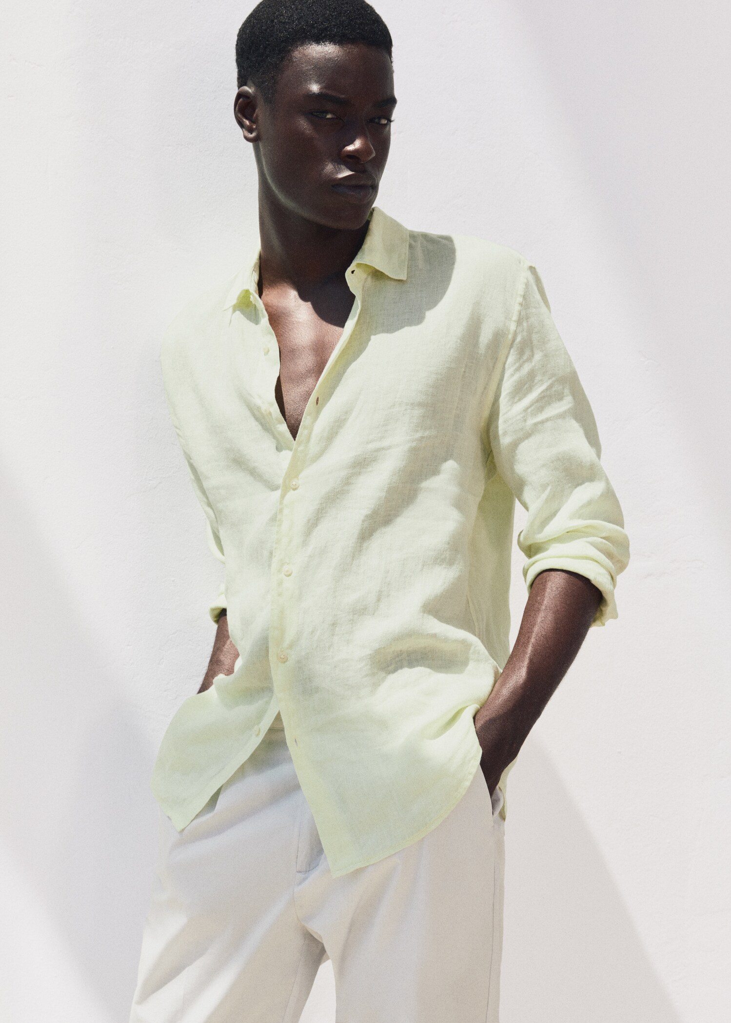 Regular-fit 100% linen shirt - Details of the article 5