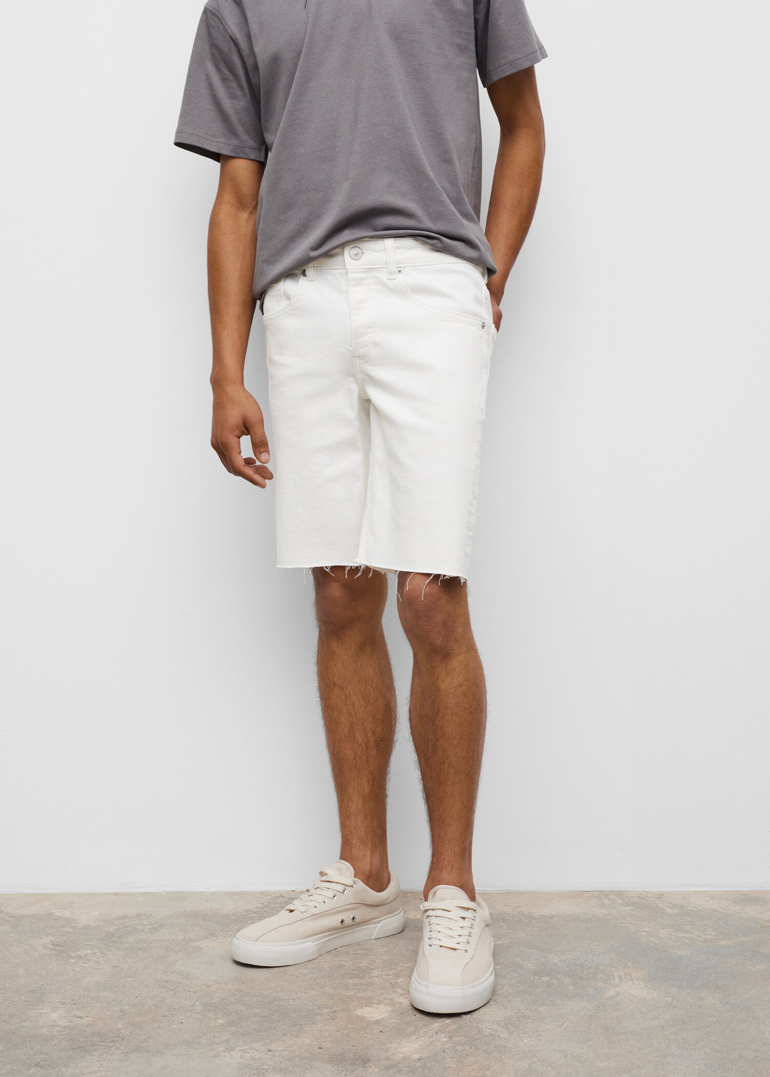 Frayed hem denim shorts - Details of the article 1