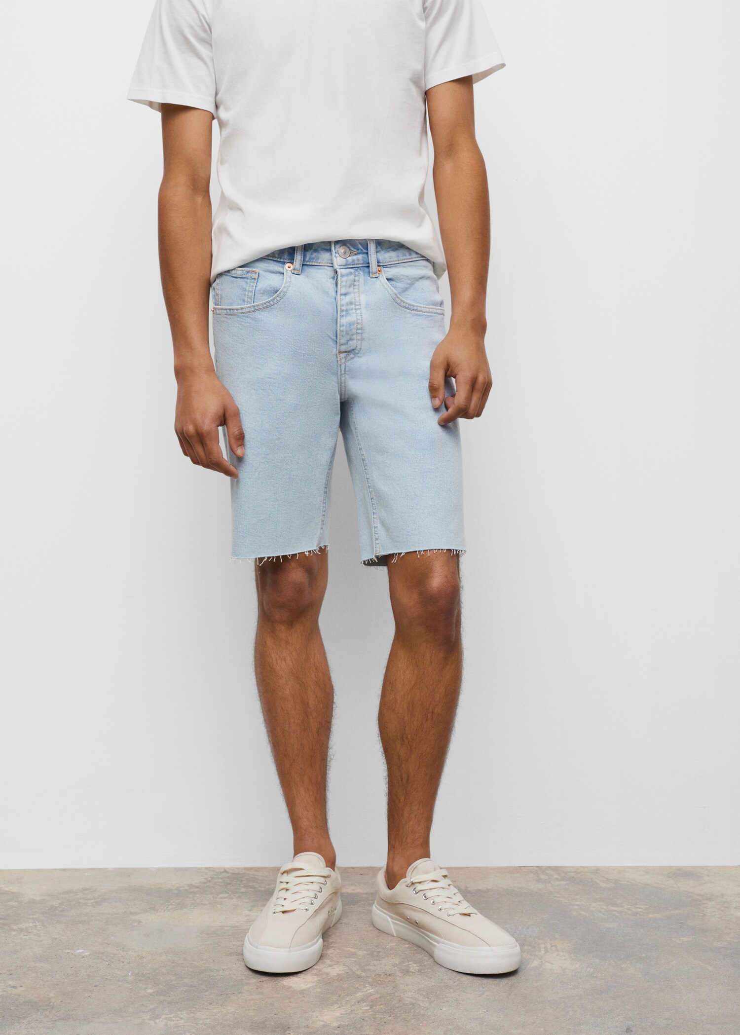 Frayed hem denim shorts - Details of the article 1