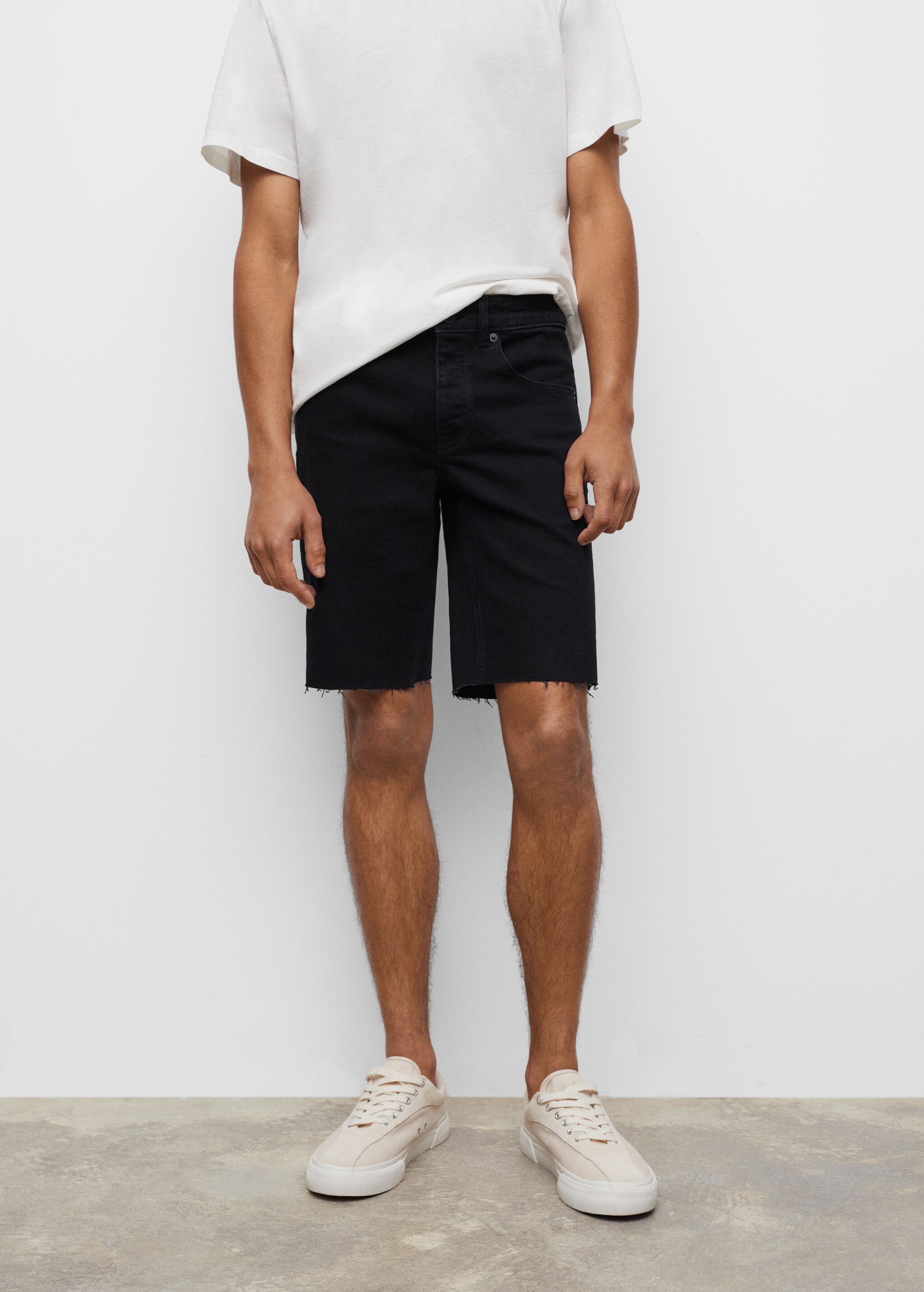 Frayed hem denim shorts - Details of the article 1
