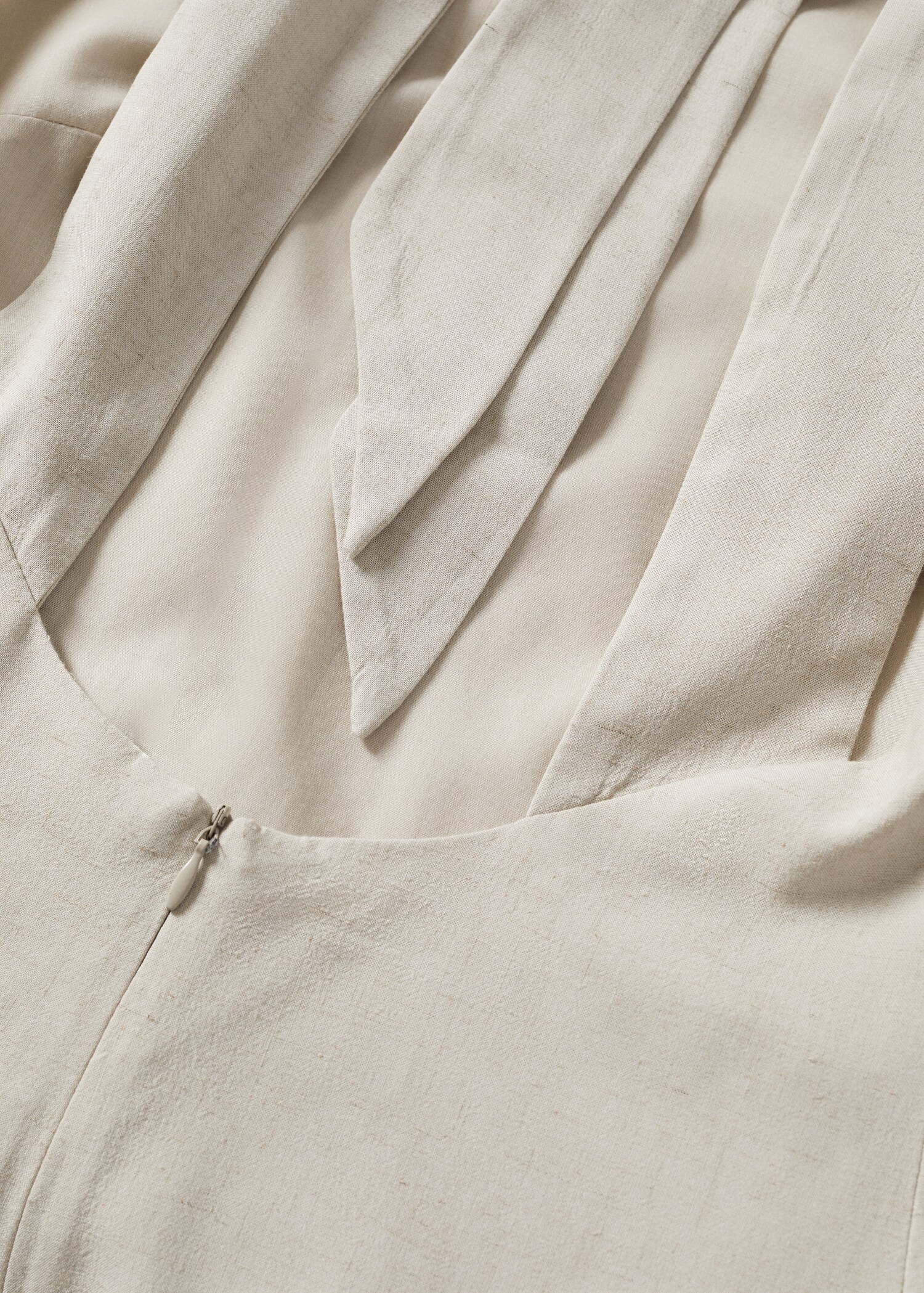 Cut-out back dress - Details of the article 8