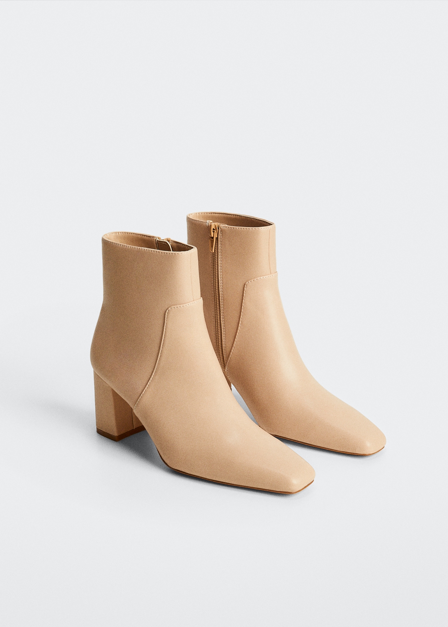 Absatzstiefelette mit Spitze - Mittlere Ansicht