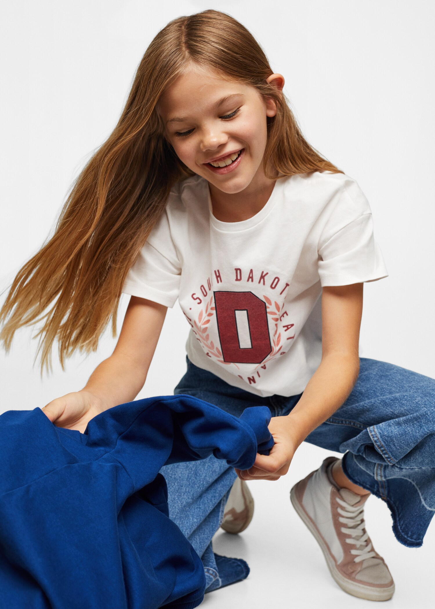 Gemustertes T-Shirt mit Knotendetail - Detail des Artikels 3