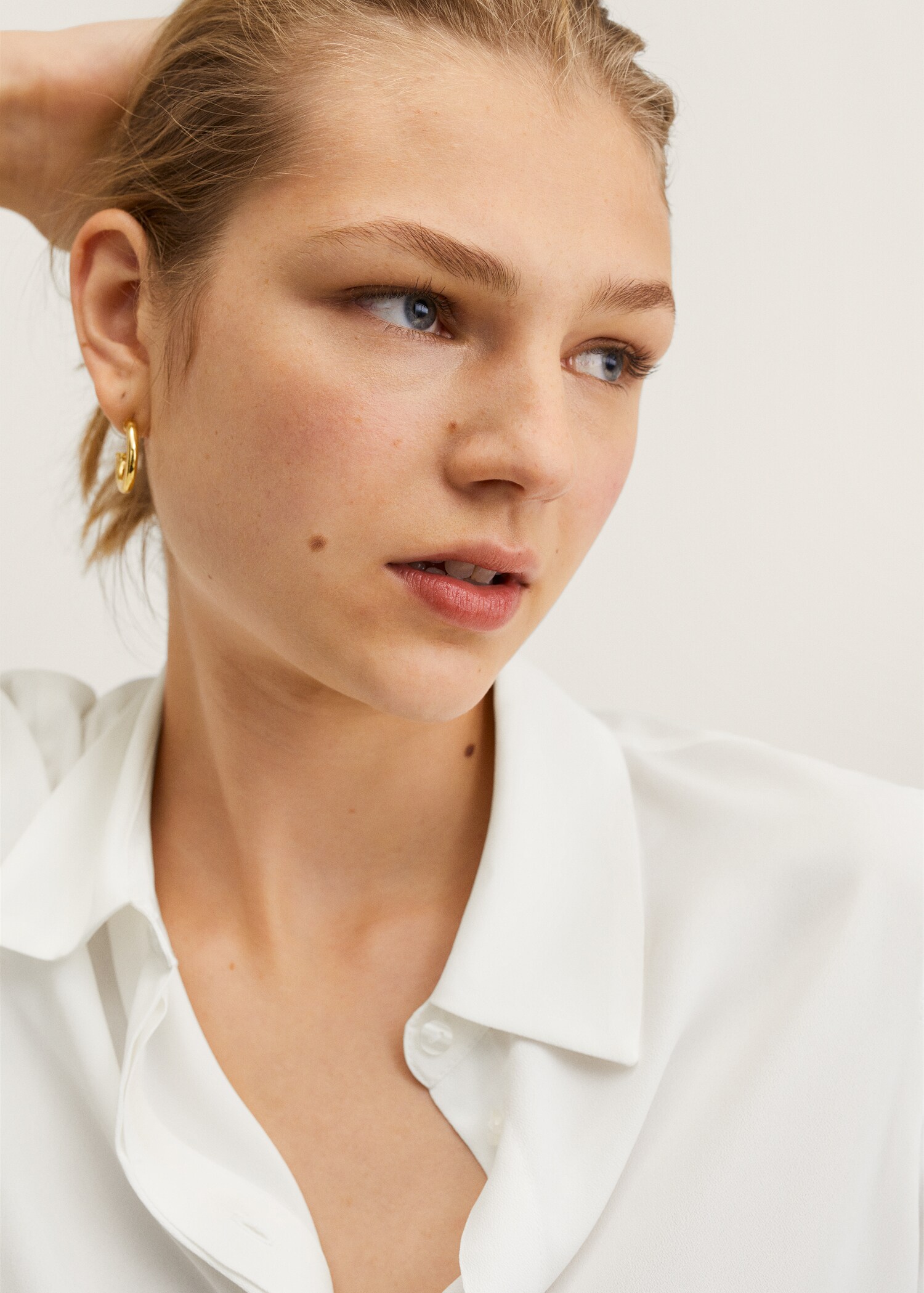 Buttoned flowy shirt - Details of the article 2