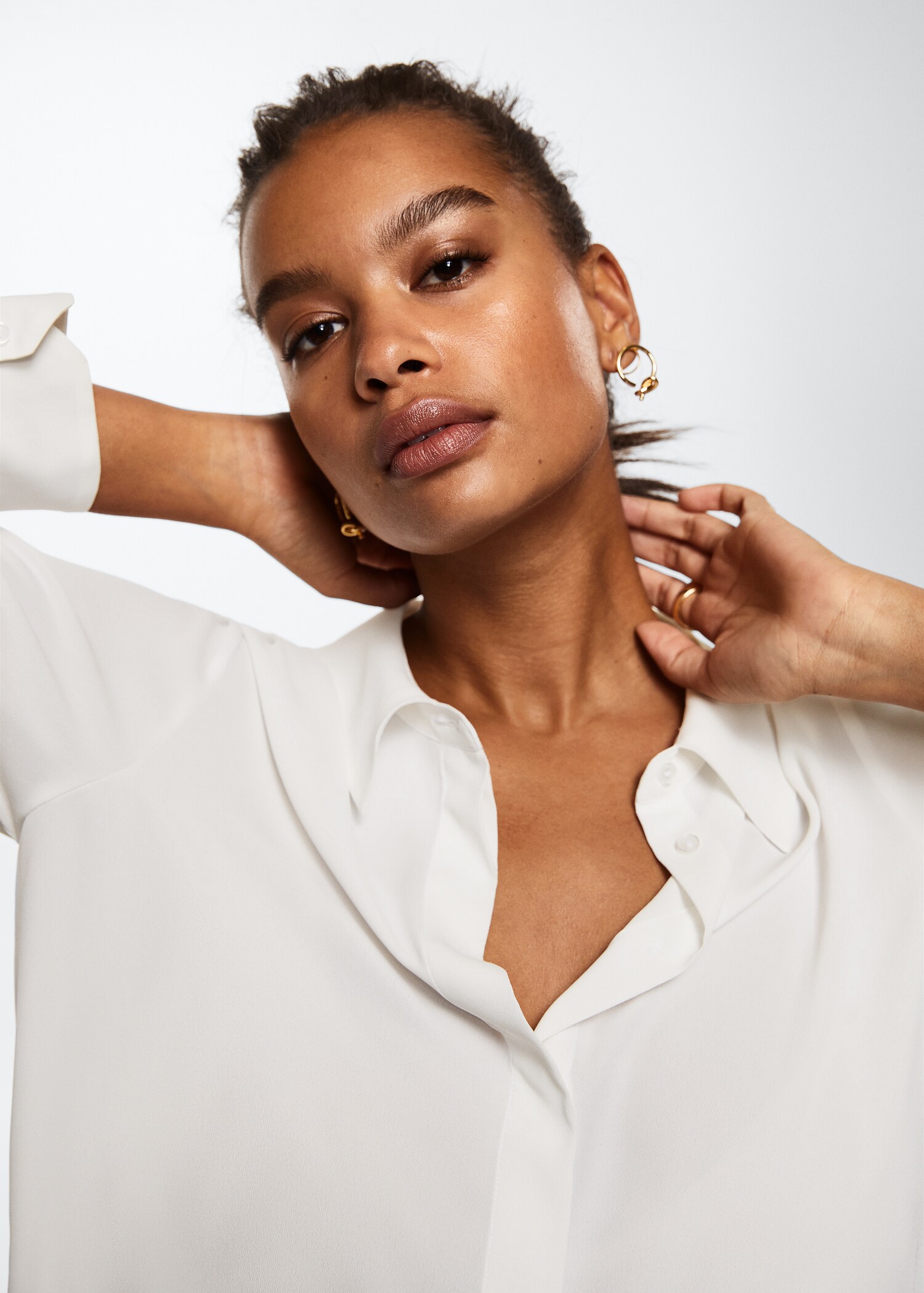 Buttoned flowy shirt - Details of the article 5