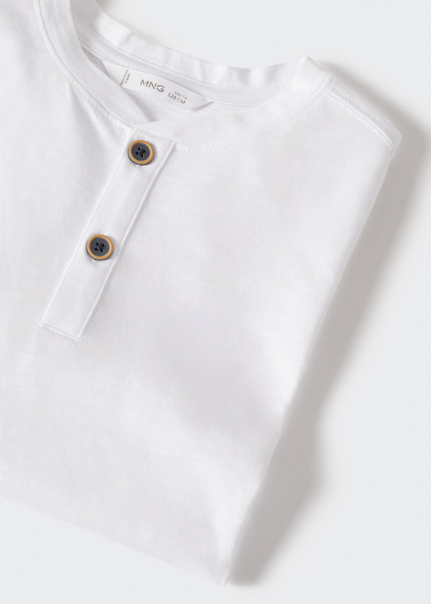 Buttoned long sleeve t-shirt - Details of the article 8