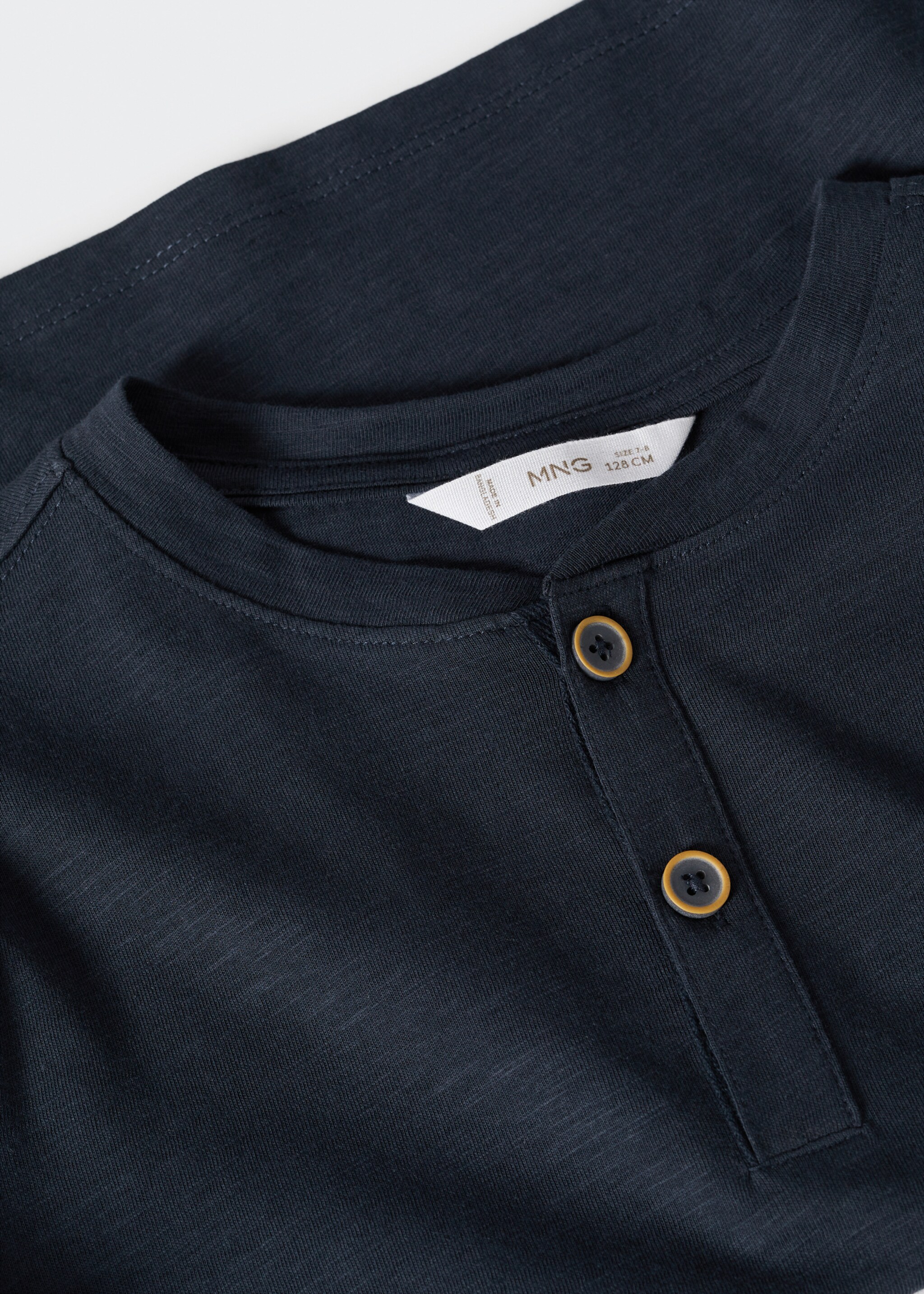 Buttoned long sleeve t-shirt - Details of the article 8, Dark Navy. Ref: 37003710-00.