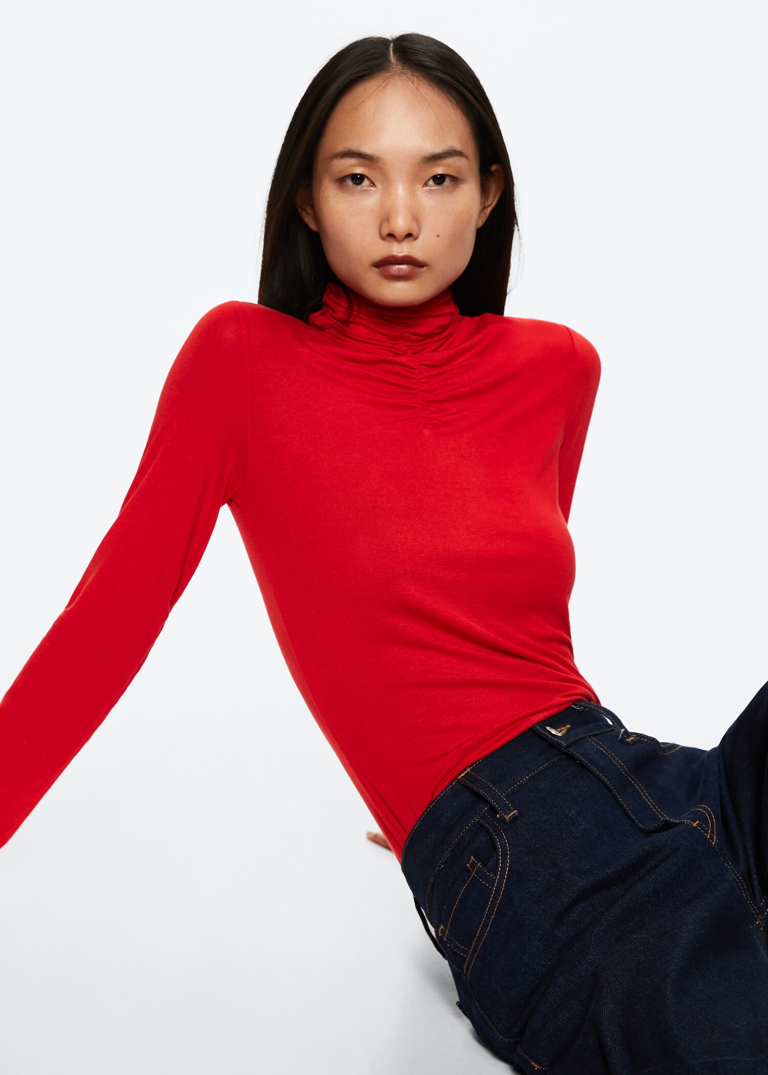 T-Shirt mit plissiertem Detail - Detail des Artikels 2