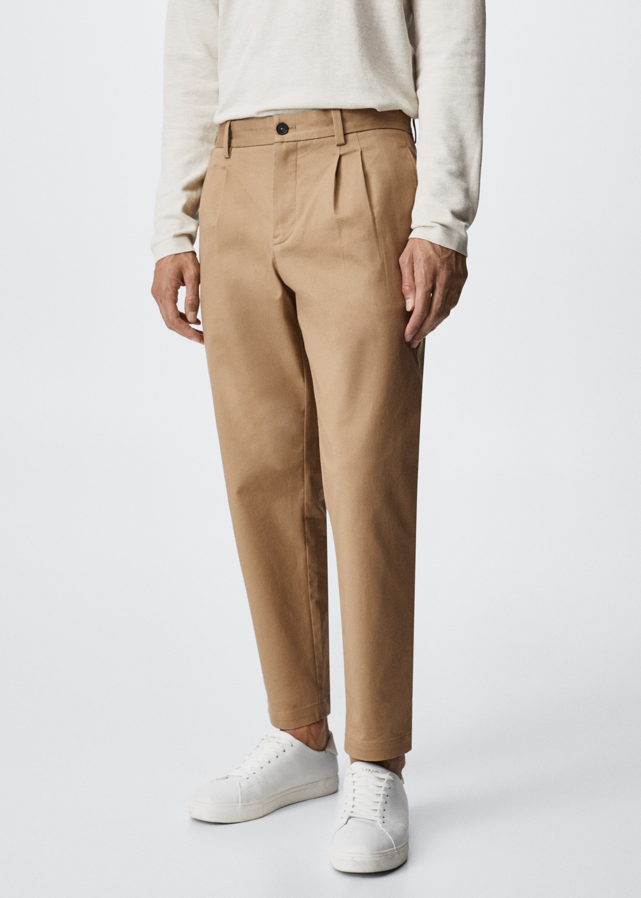 Pantalón regular fit pinzas - Plano medio