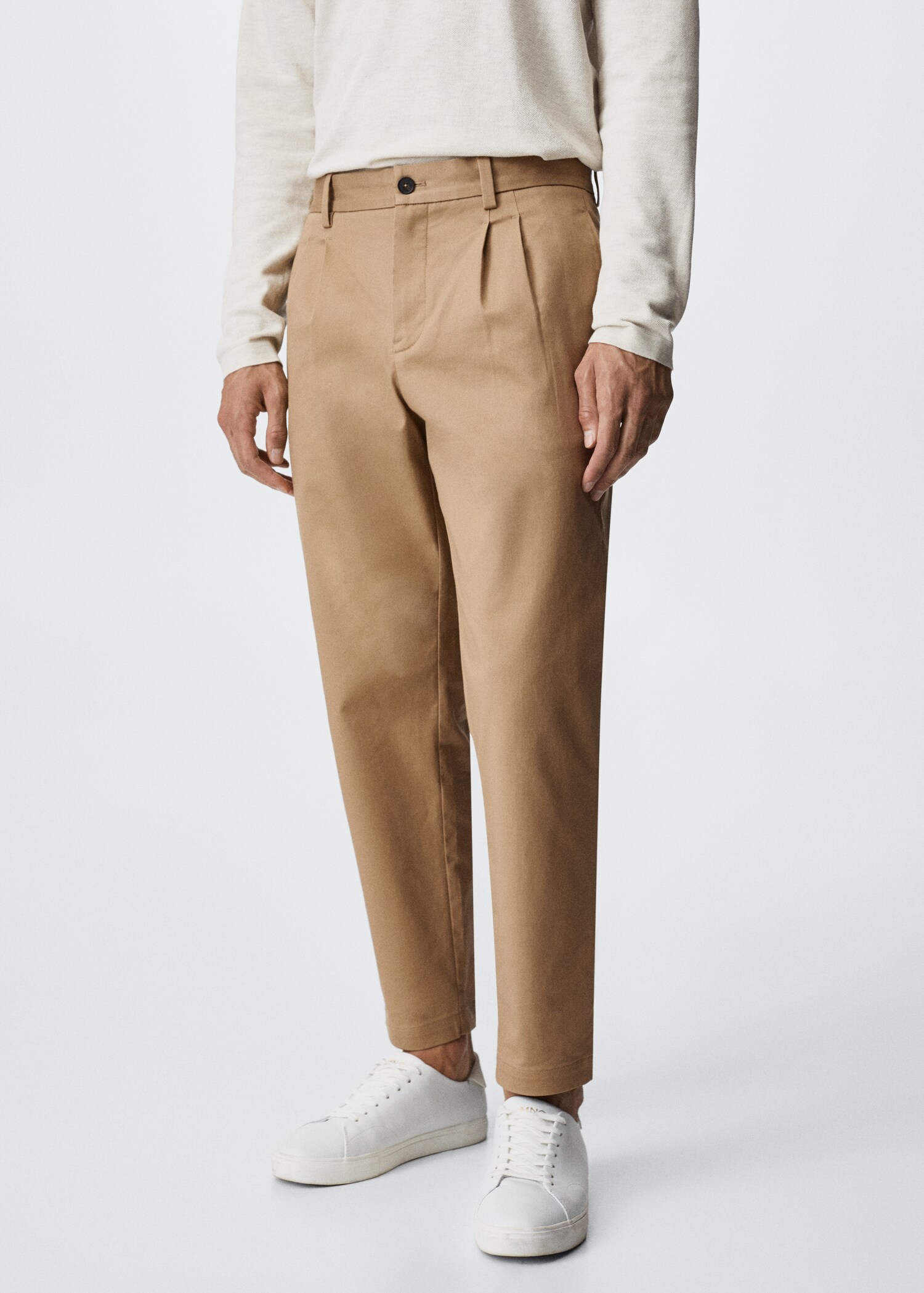 Pantalón regular fit pinzas - Plano medio