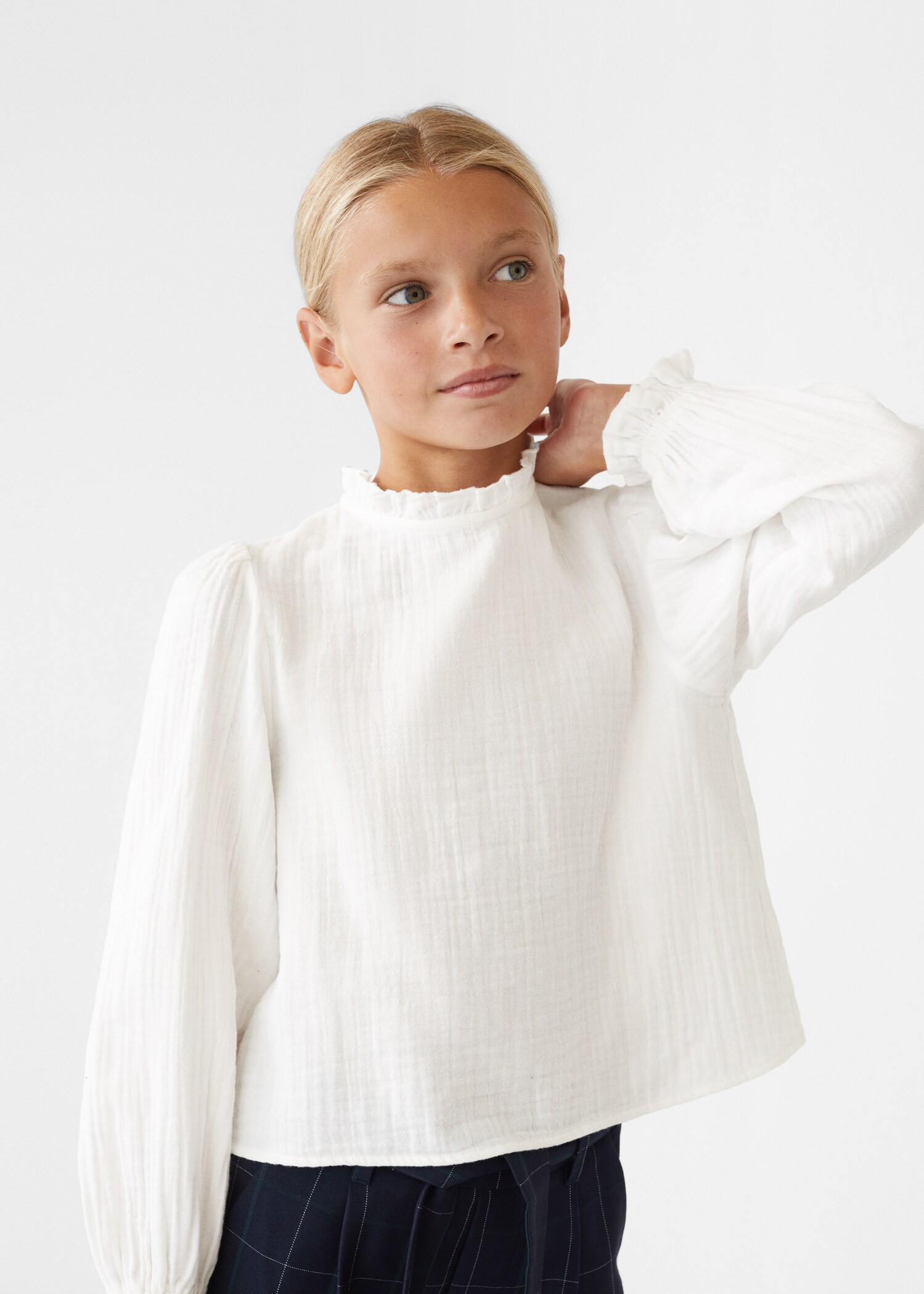 Textured ruffle-neck blouse - Details of the article 2